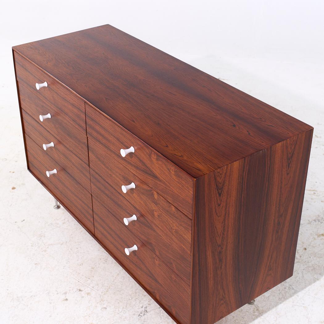 Palissandro George Nelson per Herman Miller Comò a 8 cassetti in legno di palissandro di metà secolo in vendita