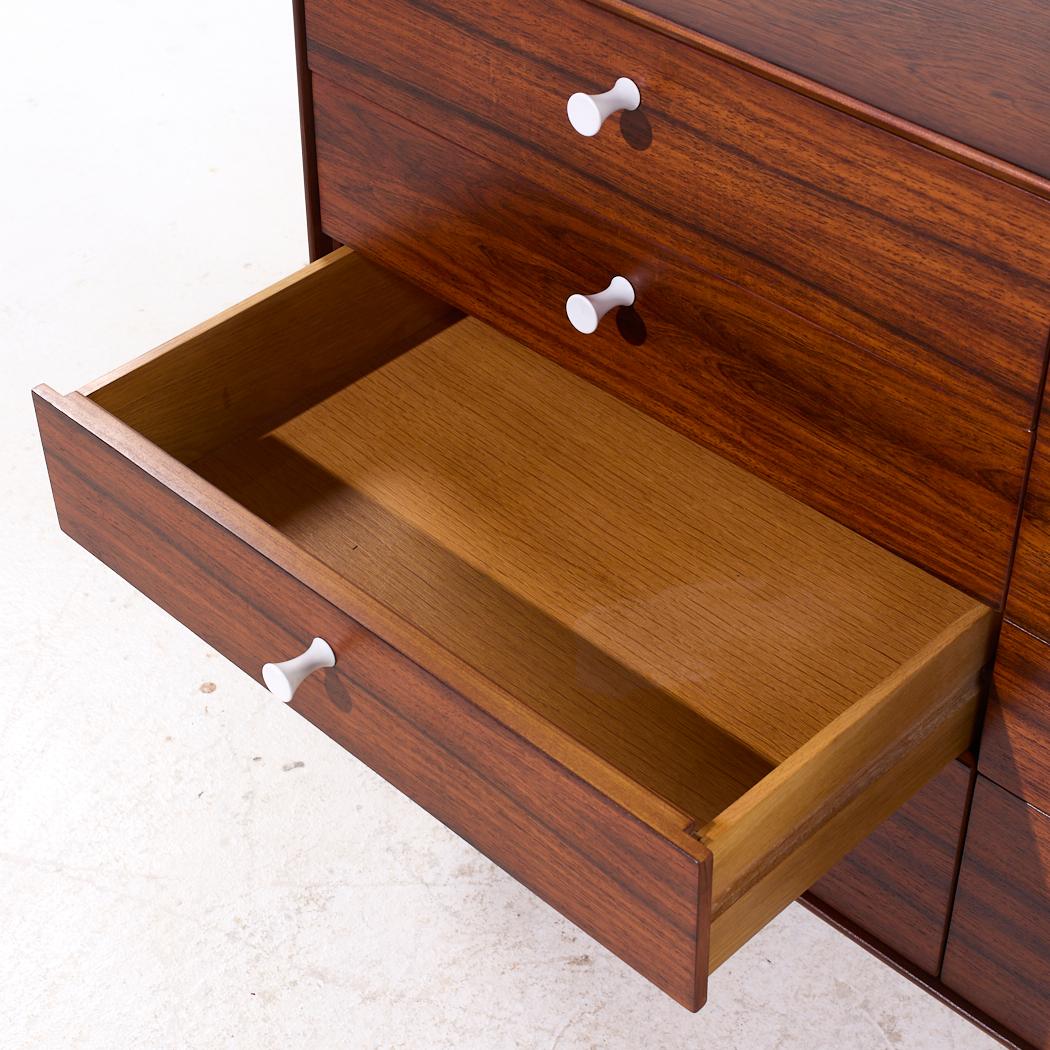 George Nelson per Herman Miller Comò a 8 cassetti in legno di palissandro di metà secolo in vendita 2