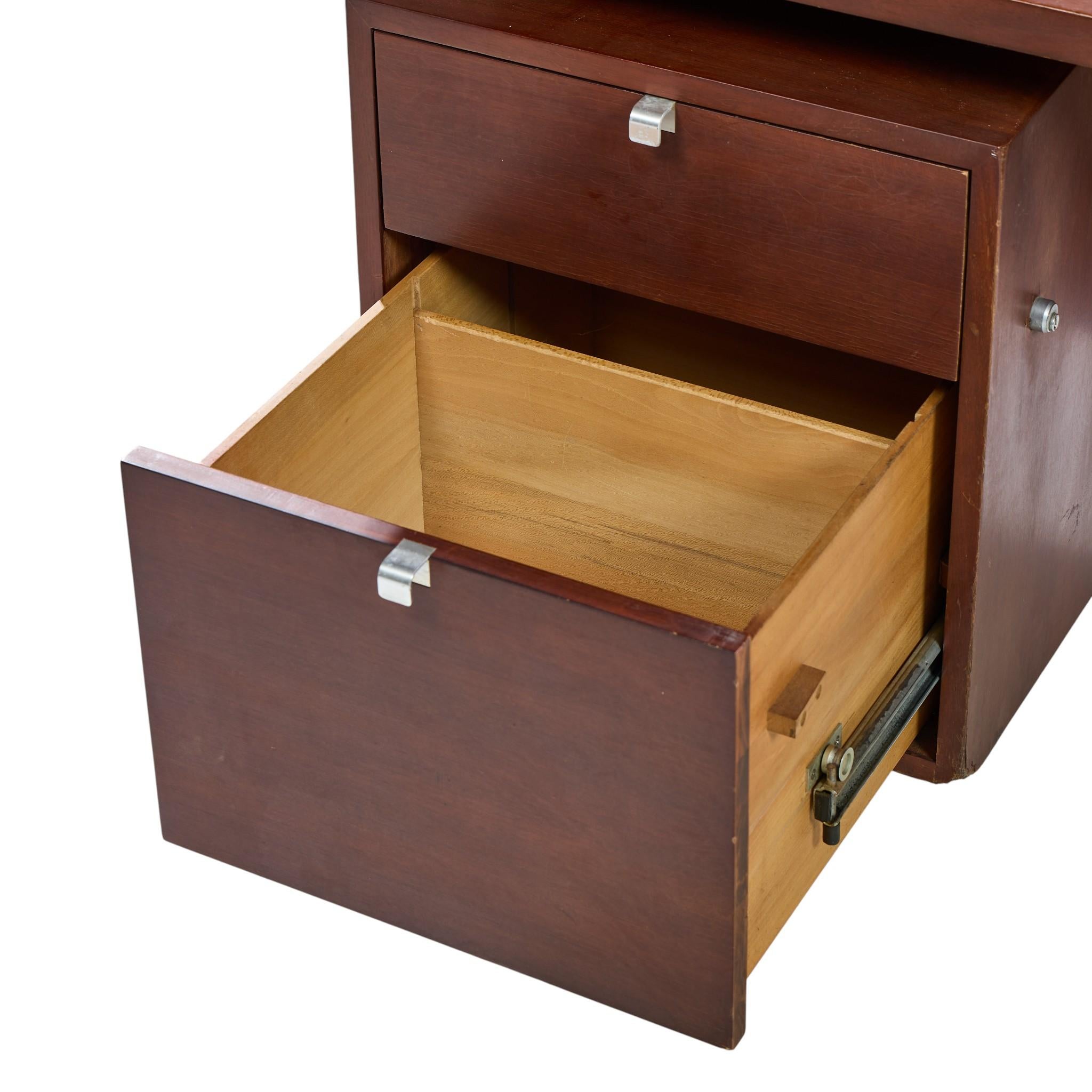 George Nelson per Herman Miller Scrivania direzionale in legno di noce e canna di metà secolo in vendita 1