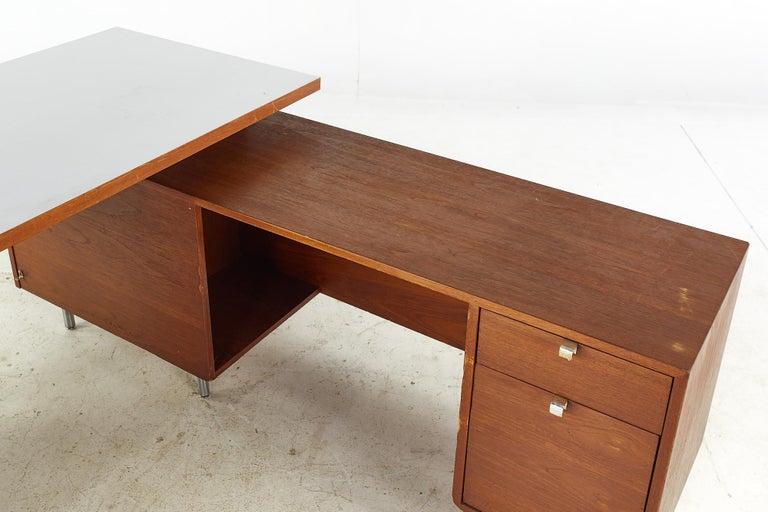Late 20th Century George Nelson for Herman Miller Mid Century Walnut Corner Executive Desk For Sale