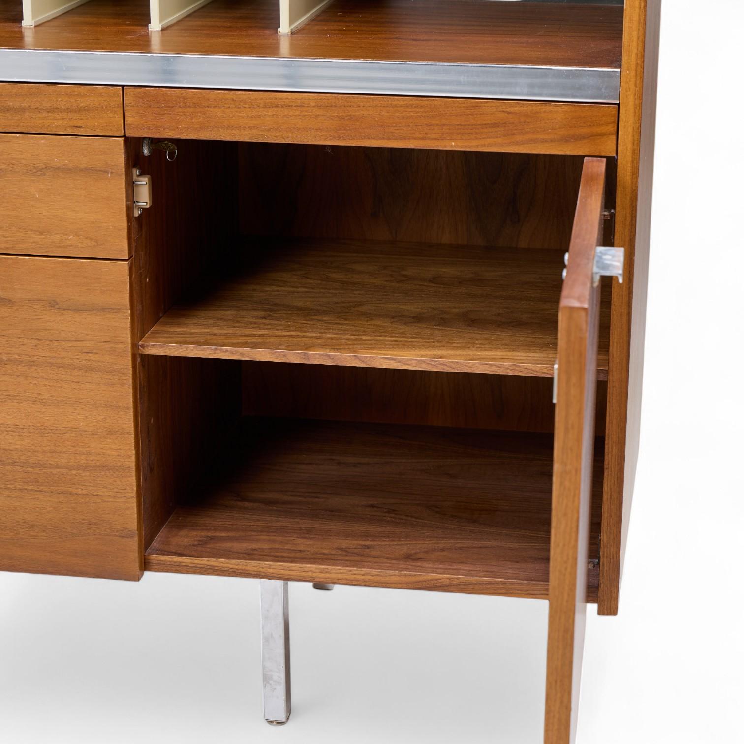 George Nelson per Herman Miller Scrivania in legno di noce di metà secolo con ritorno in vendita 3