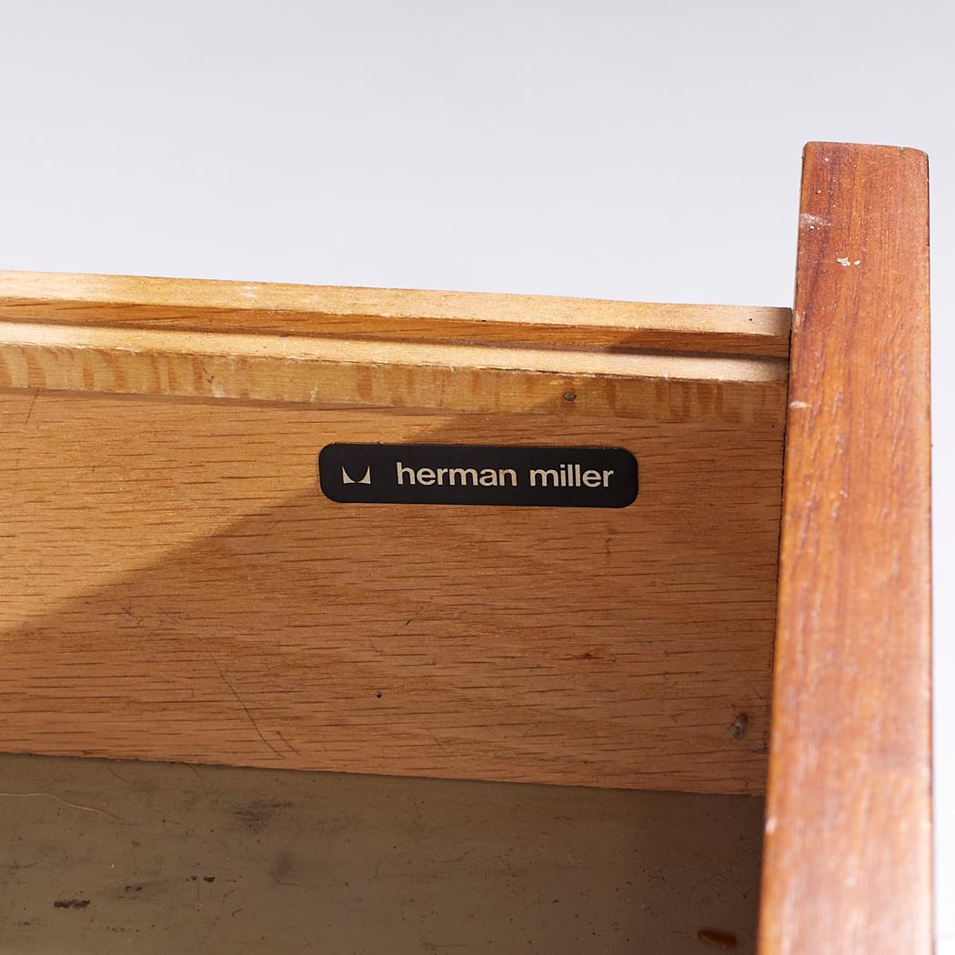 George Nelson for Herman Miller Mid Century Walnut Desk with Return (Bureau en noyer du milieu du siècle dernier avec retour) en vente 6