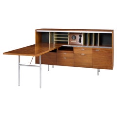 George Nelson per Herman Miller Scrivania in legno di noce di metà secolo con ritorno