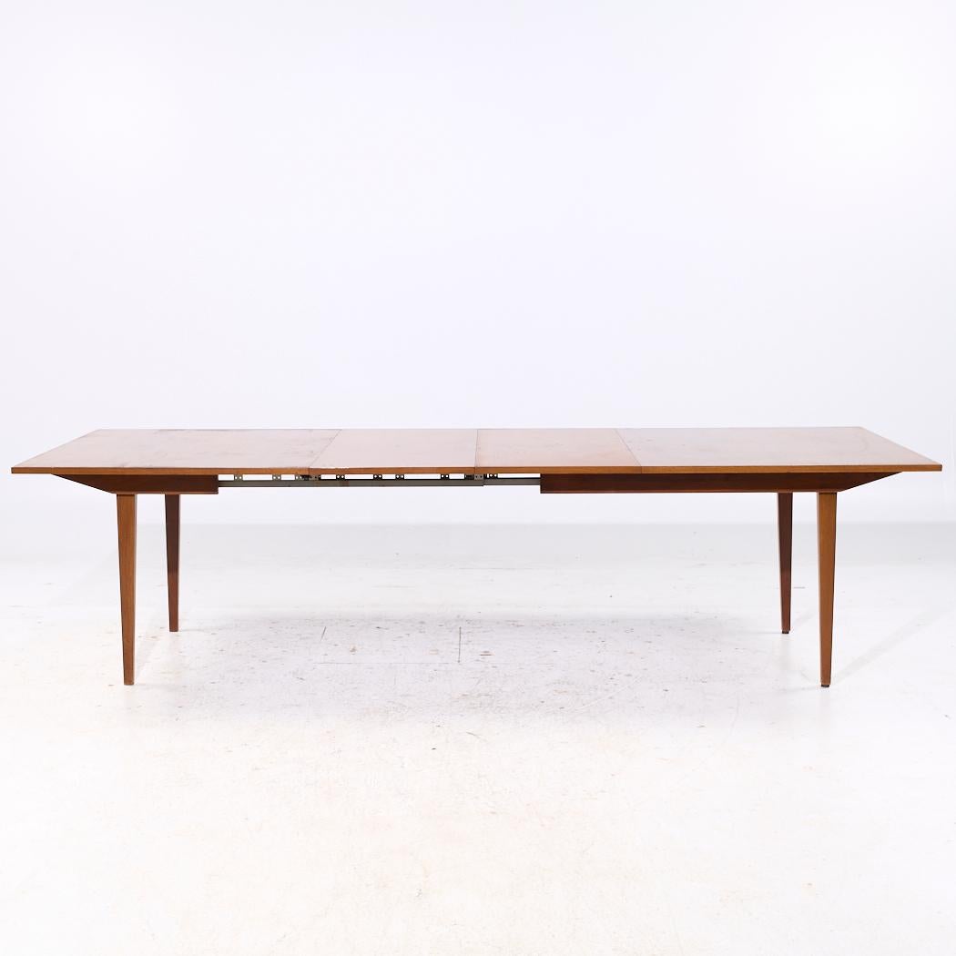 George Nelson per Herman Miller Tavolo da pranzo a foglia nascosta in noce del Medioevo

Questo tavolo misura: 72 di larghezza x 40 di profondità x 29,25 di altezza, con uno spazio per le sedie di 28,25 pollici; ogni anta nascosta misura 20 pollici,