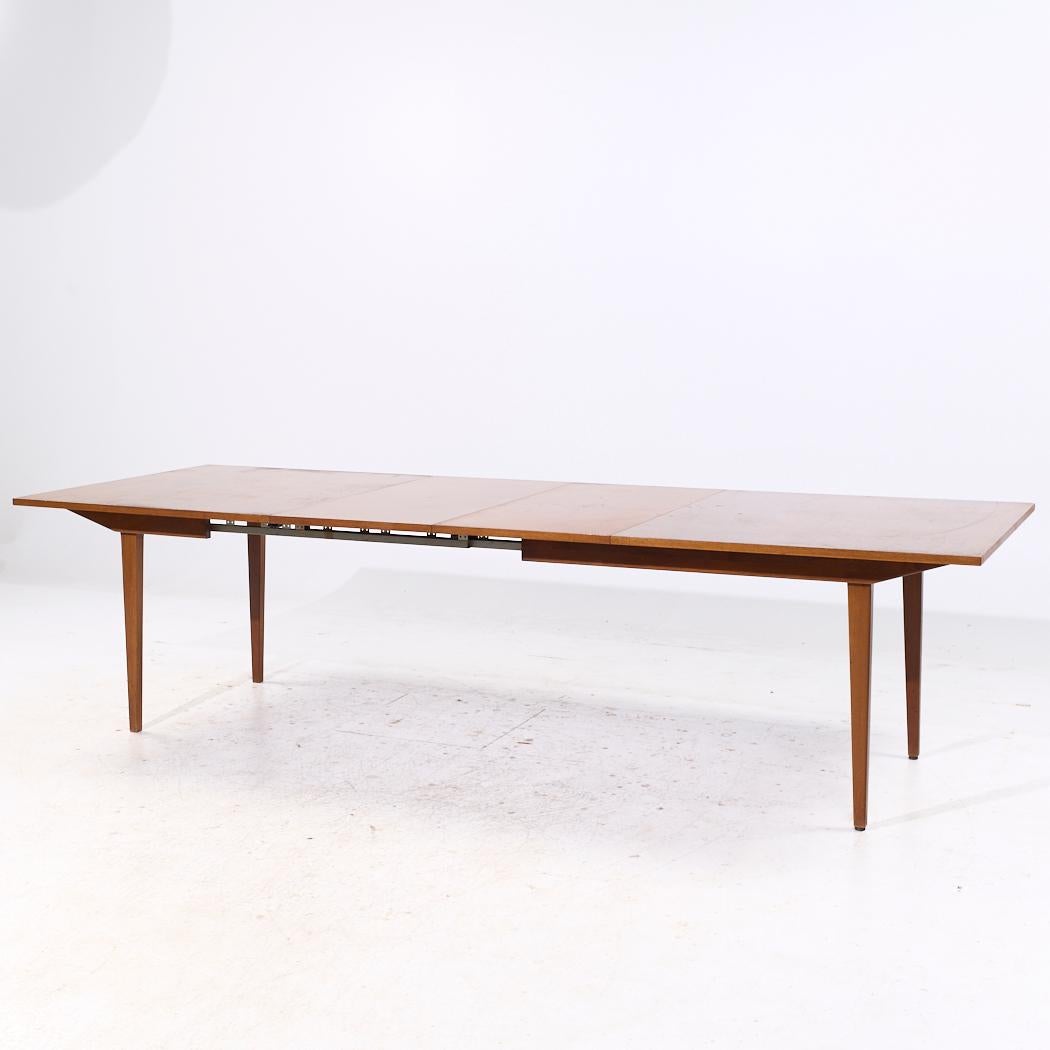 Mid-Century moderno George Nelson per Herman Miller Tavolo da pranzo a foglia nascosta in noce del Medioevo in vendita