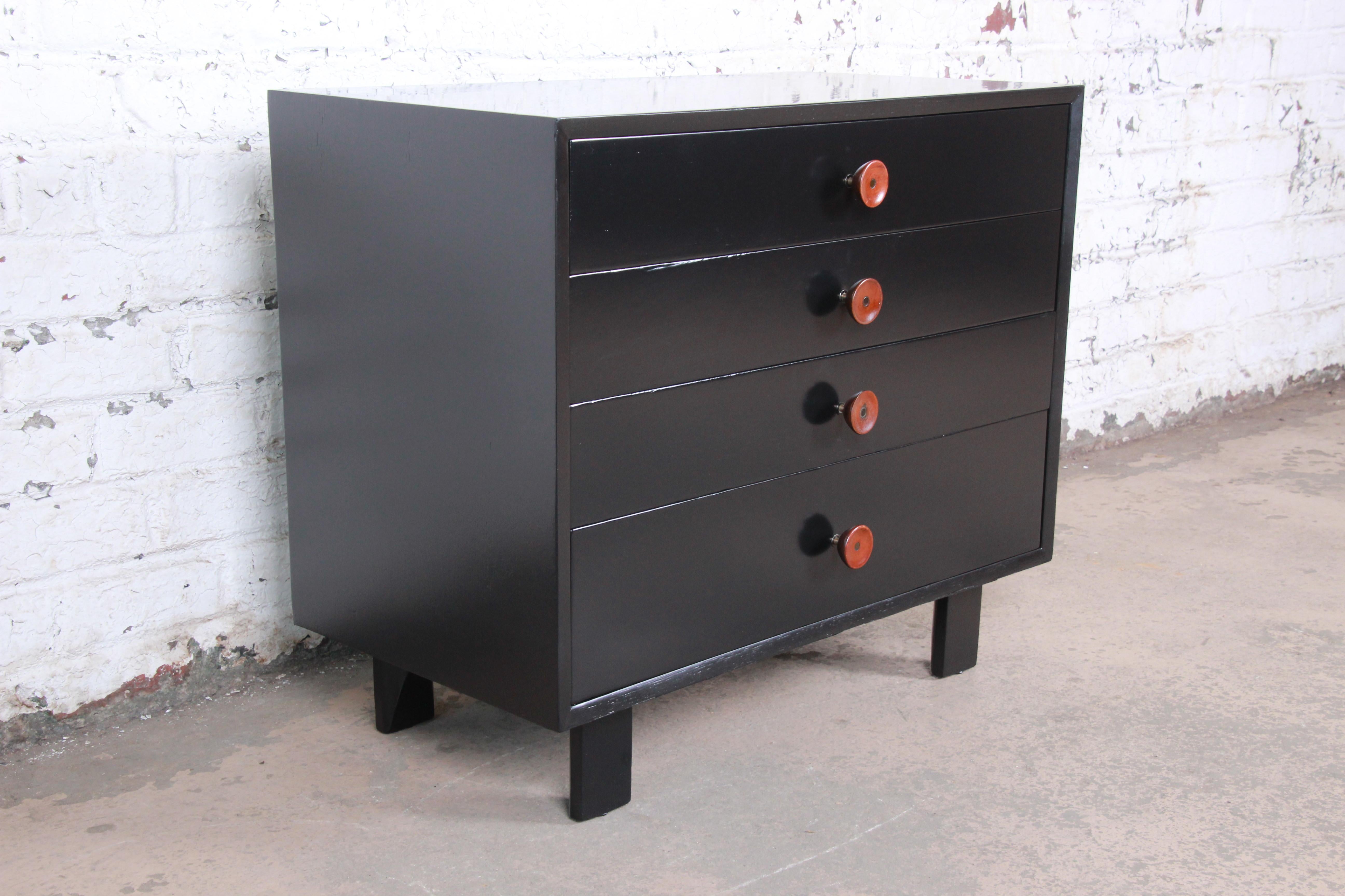 An exceptional Minimalist Mid-Century Modern black lacquered bachelor chest or dresser

By George Nelson for Herman Miller

USA, 1950s

Mahogany and lacquer

Measures: 34