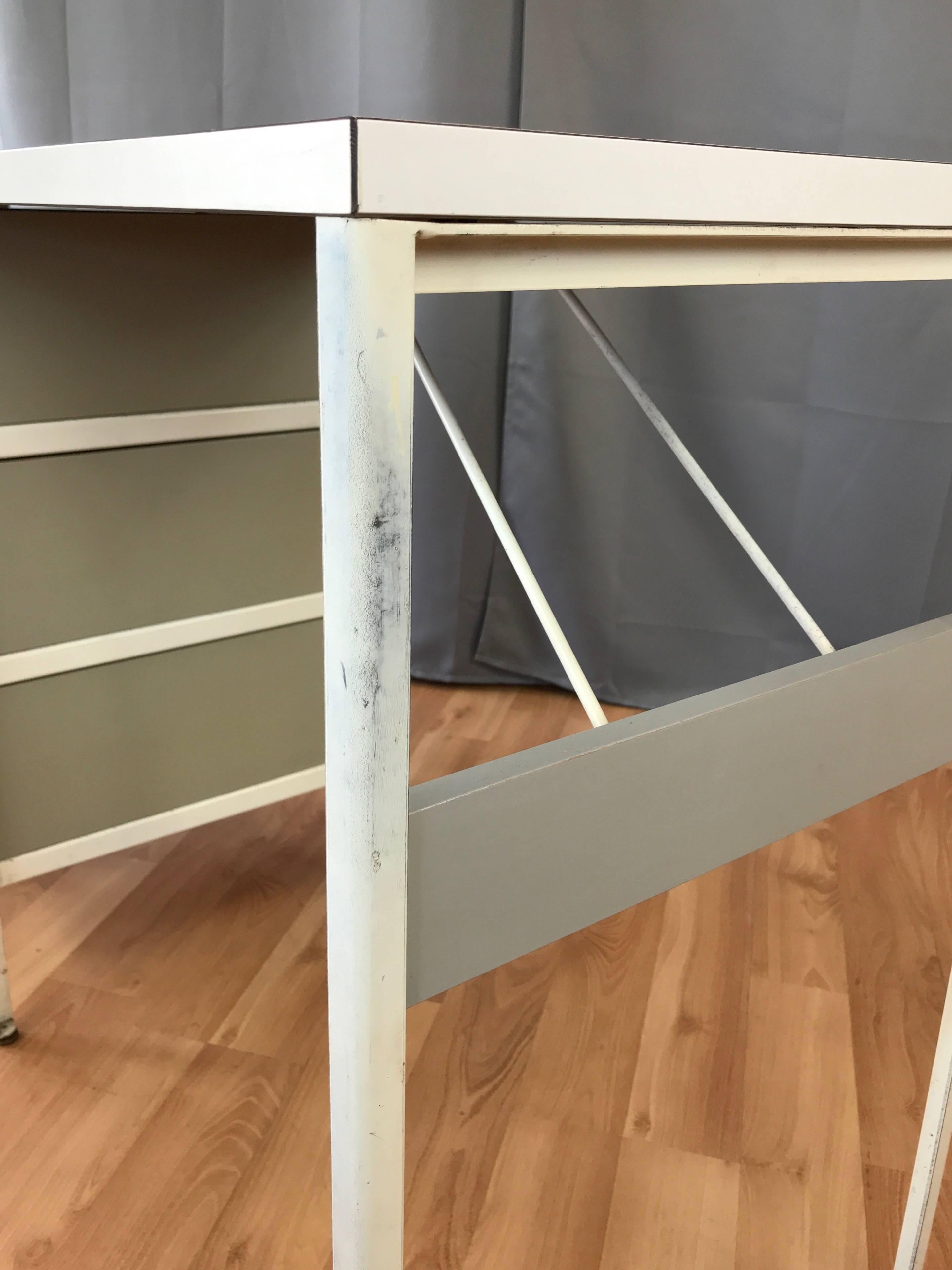 George Nelson per Herman Miller Modello 4111 Scrivania con struttura in acciaio 3