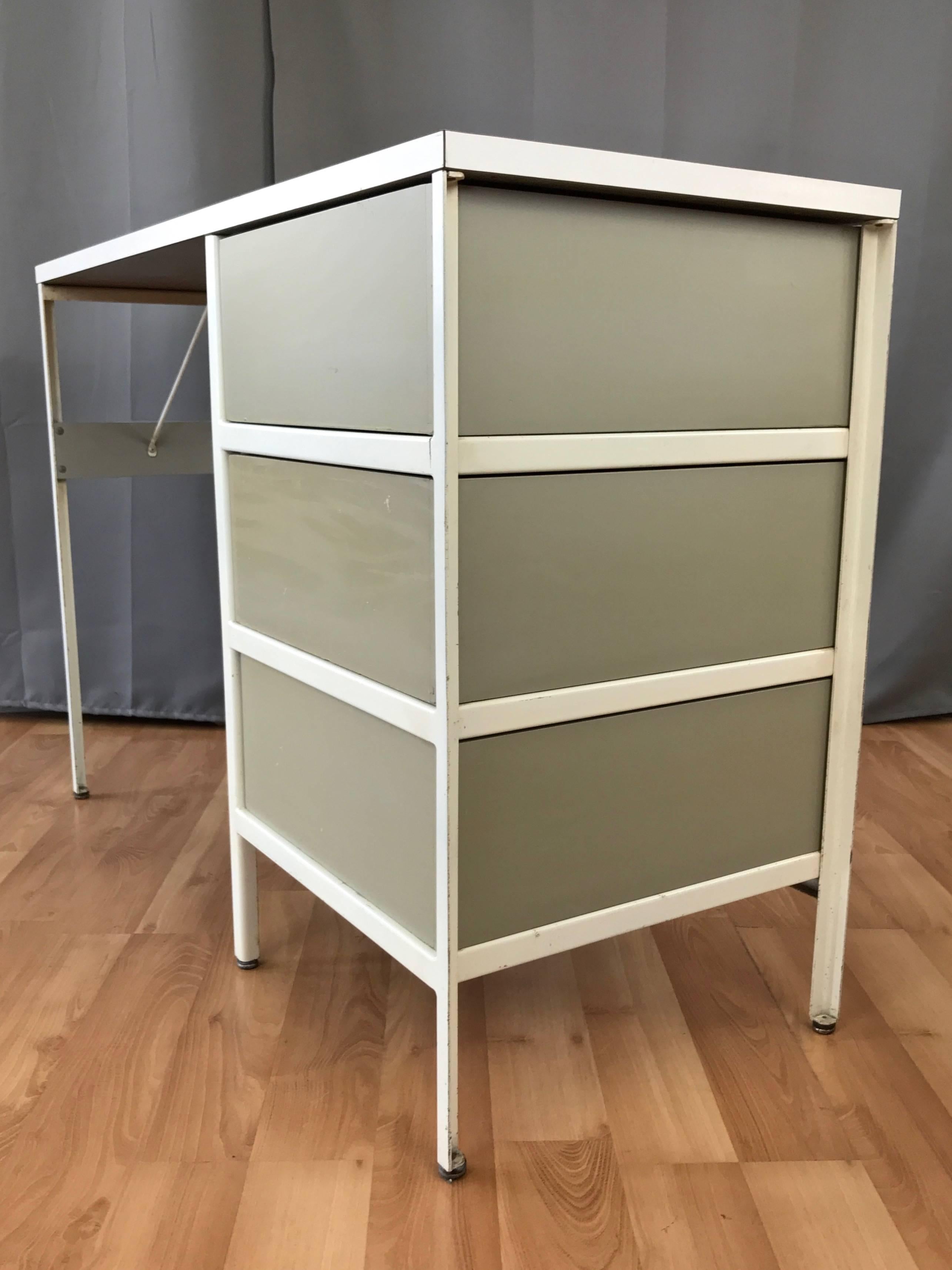 Acciaio George Nelson per Herman Miller Modello 4111 Scrivania con struttura in acciaio