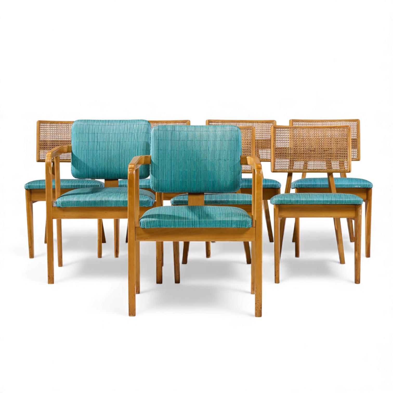 George Nelson for Herman Miller Model 4663 Mid Century Walnut Dining Chairs - Set of 8

Chaque chaise sans accoudoir mesure : 17,25 de large x 21 de profond x 29,75 de haut, avec une hauteur d'assise de 17,5 pouces.
Chaque fauteuil capitaine mesure