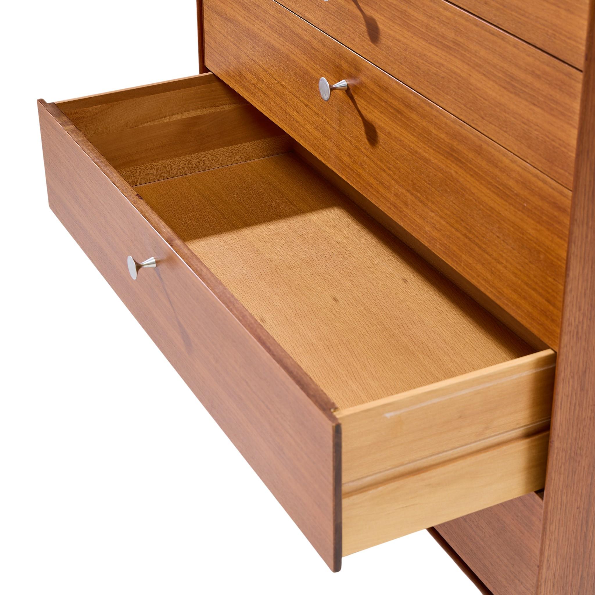 Noce George Nelson per Herman Miller Modello 5240 Comò Highboy in noce a bordi sottili in vendita