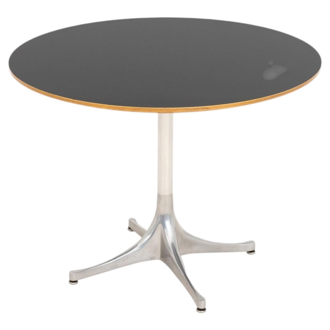 Mesa con pedestal de George Nelson para Herman Miller, arce chapado en negro y aluminio en venta