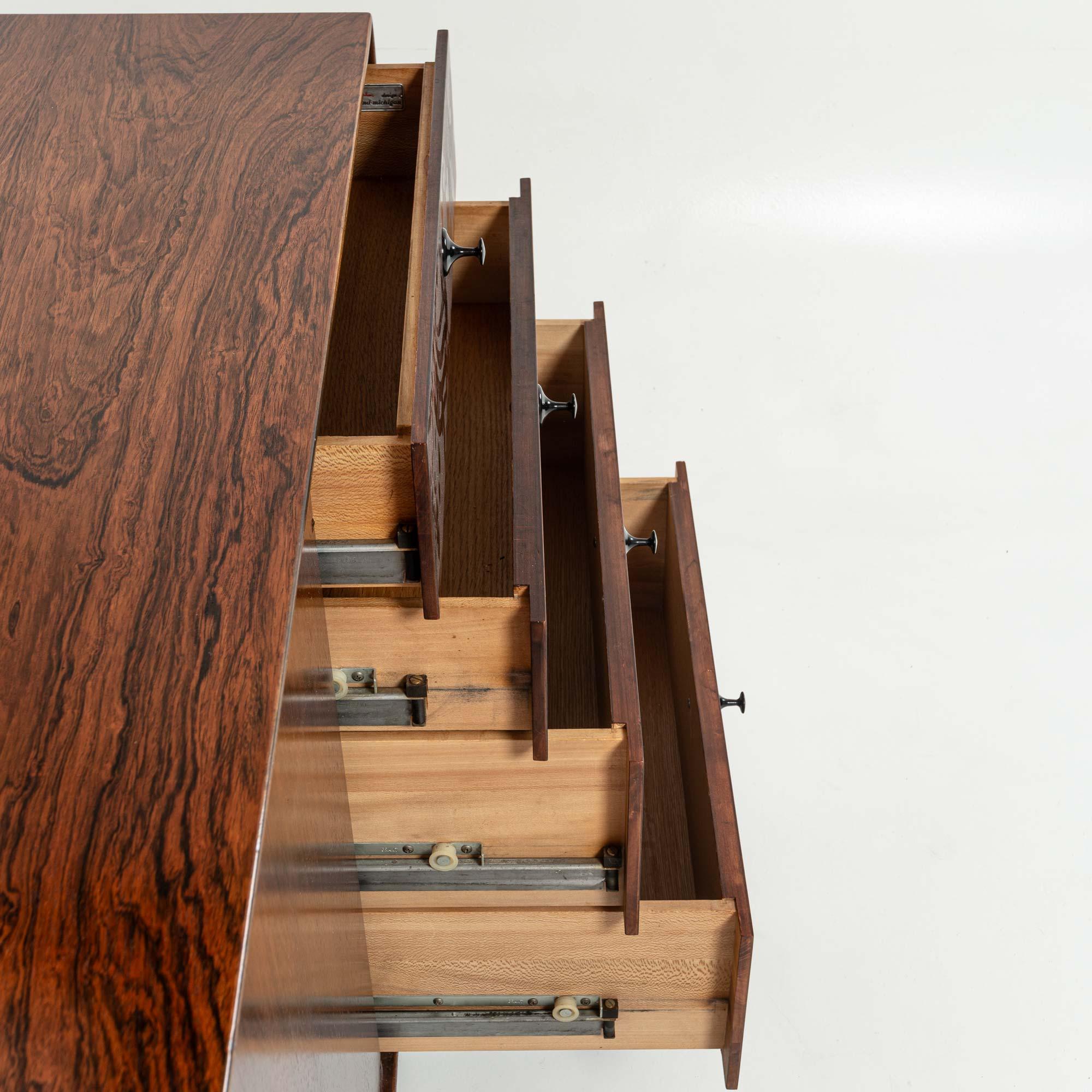 George Nelson para Herman Miller Credenza/armario de palisandro de la serie de bordes finos en venta 9