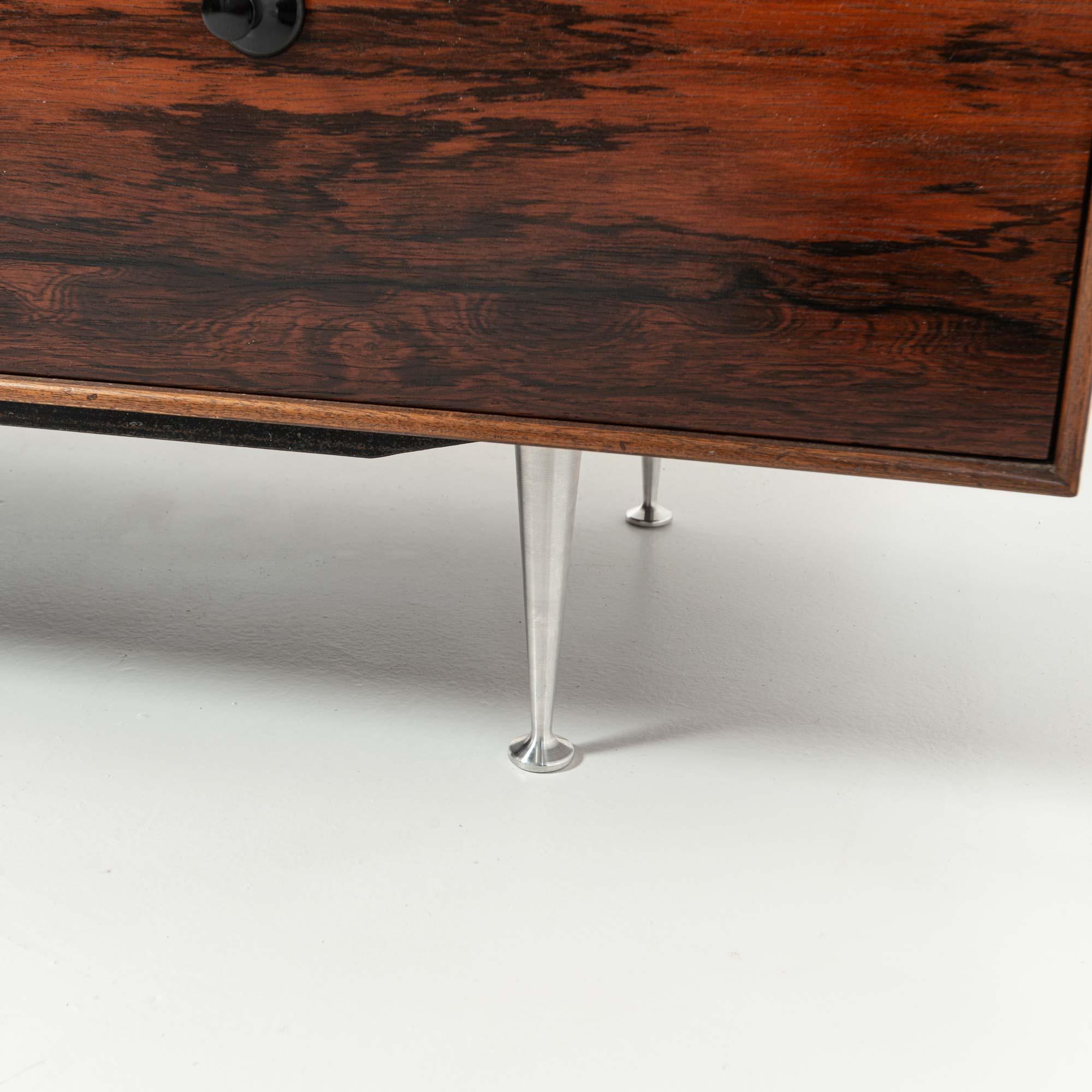 George Nelson para Herman Miller Credenza/armario de palisandro de la serie de bordes finos en venta 11