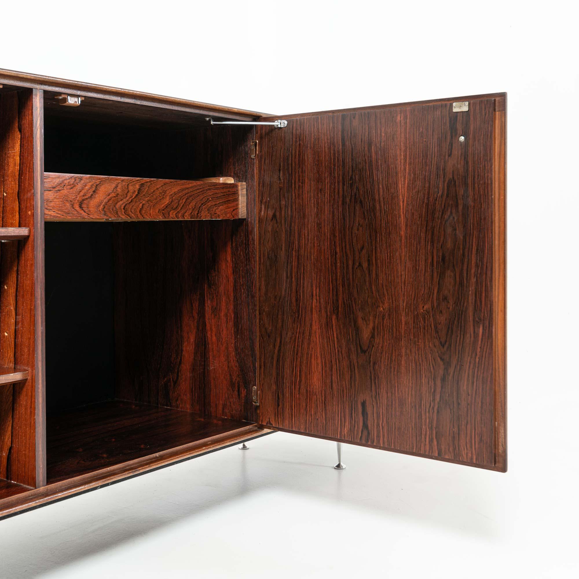George Nelson para Herman Miller Credenza/armario de palisandro de la serie de bordes finos en venta 1