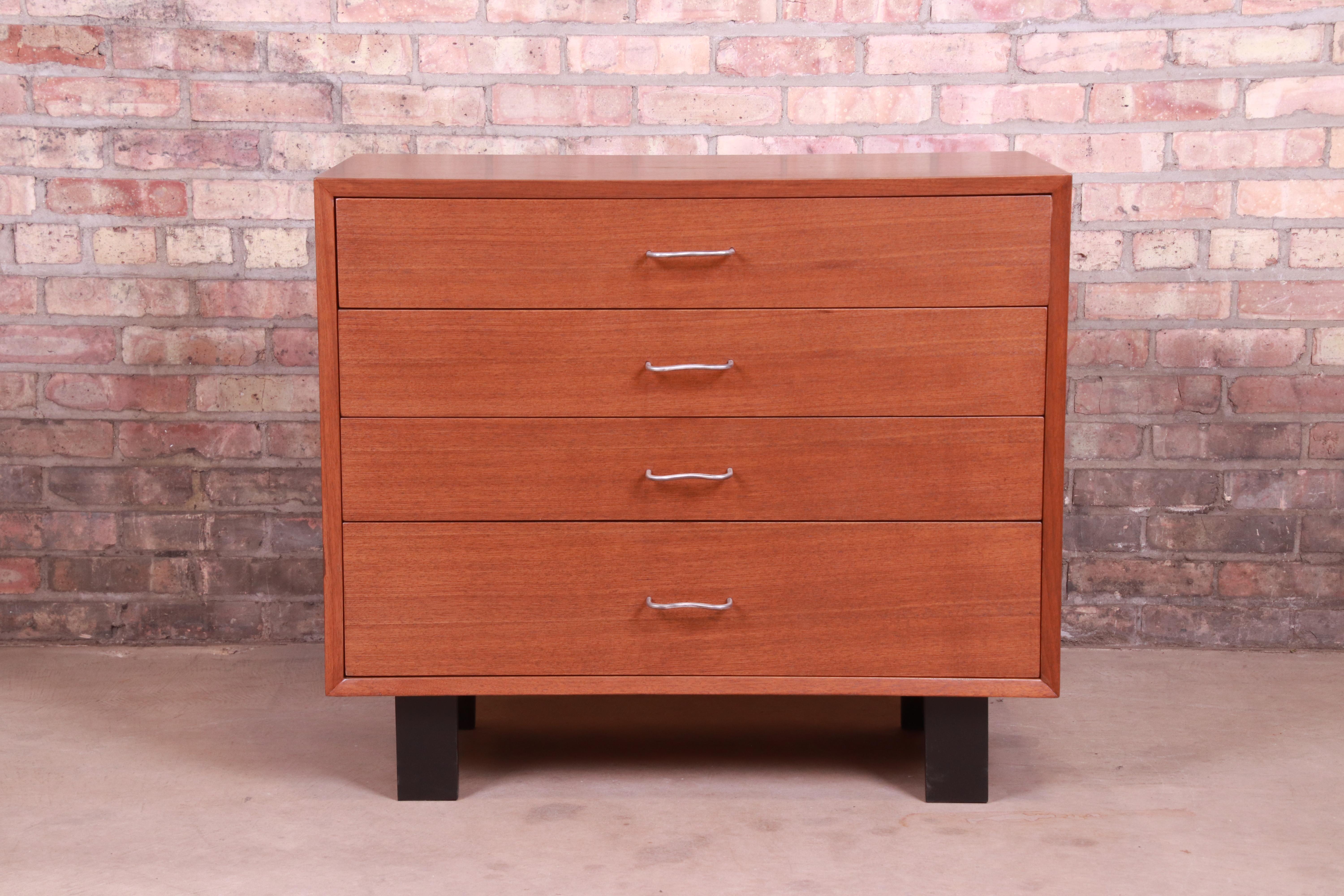 An exceptional Mid-Century Modern four-drawer dresser chest

By George Nelson for Herman Miller

USA, 1950s

Walnut, with black lacquered feet and original aluminum hardware.

Measures: 34