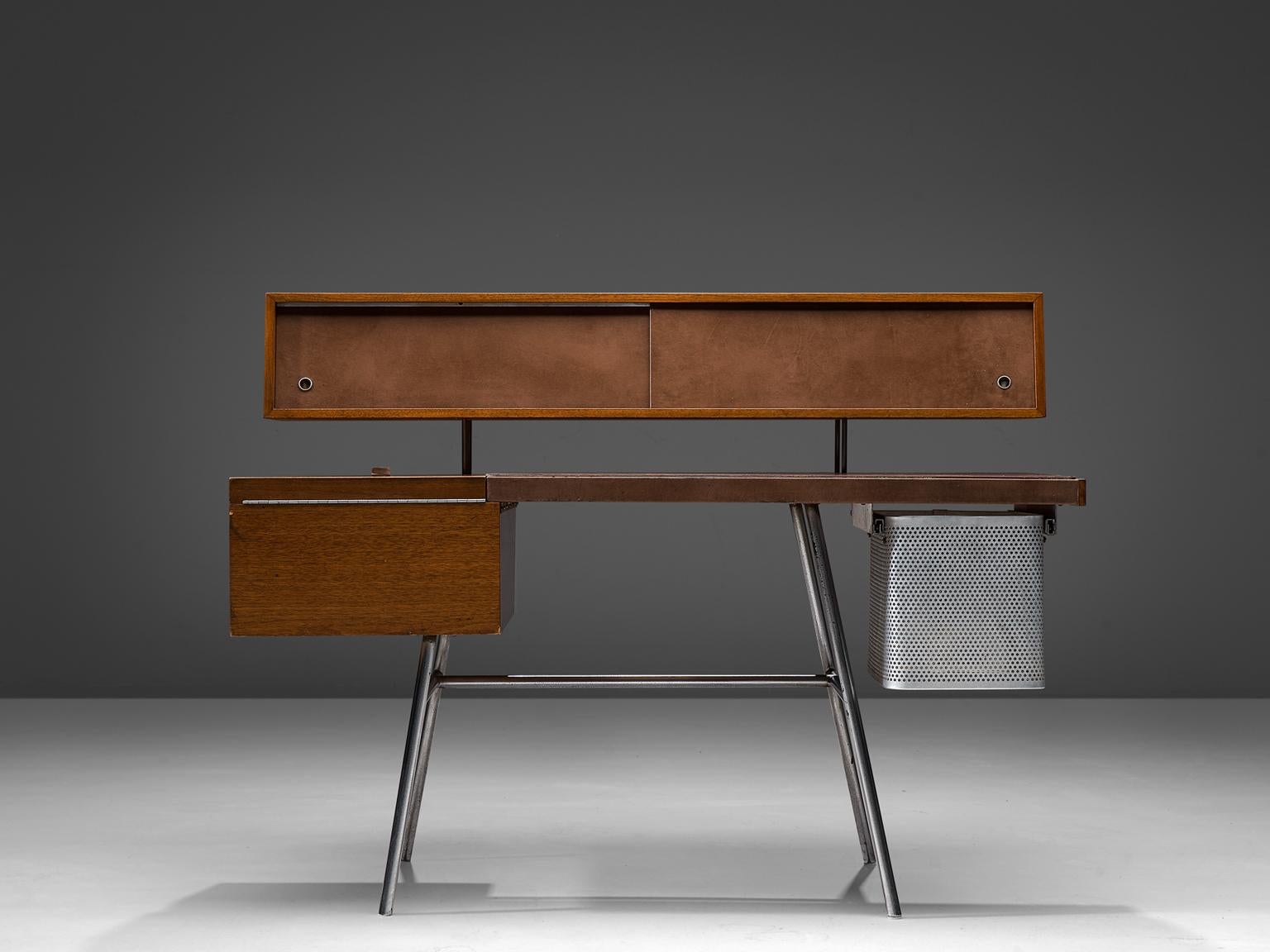George Nelson for Herman Miller, desk n. 4658, walnut, steel and leather, United States, 1946.

From George Nelson's ground breaking 1948 group of designs for Herman Miller, this desk is a great example of post war modernism. Made of walnut with