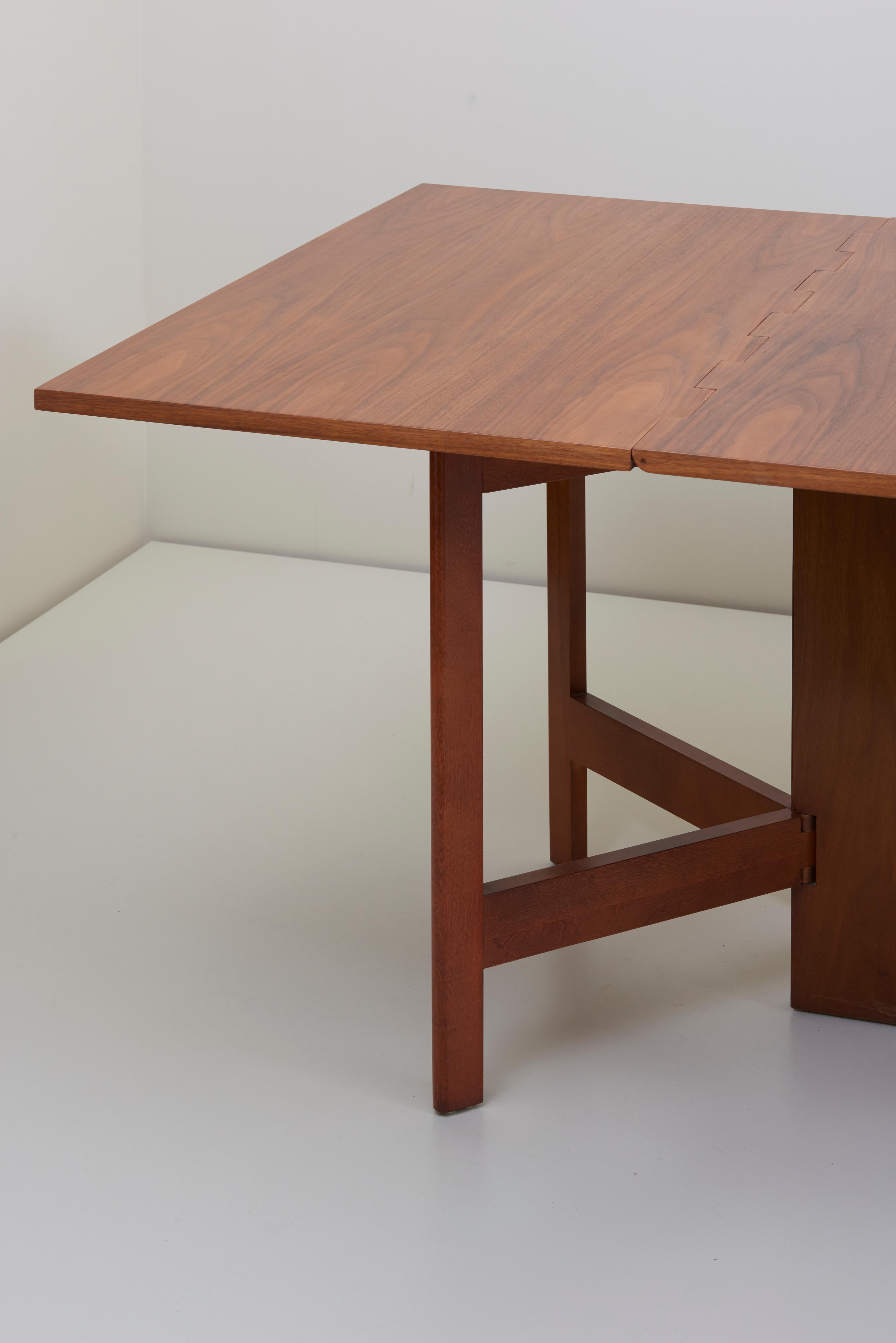 George Nelson Gate-Leg Dining Table Model 4656 by Herman Miller in Walnut In Excellent Condition In Berlin, DE