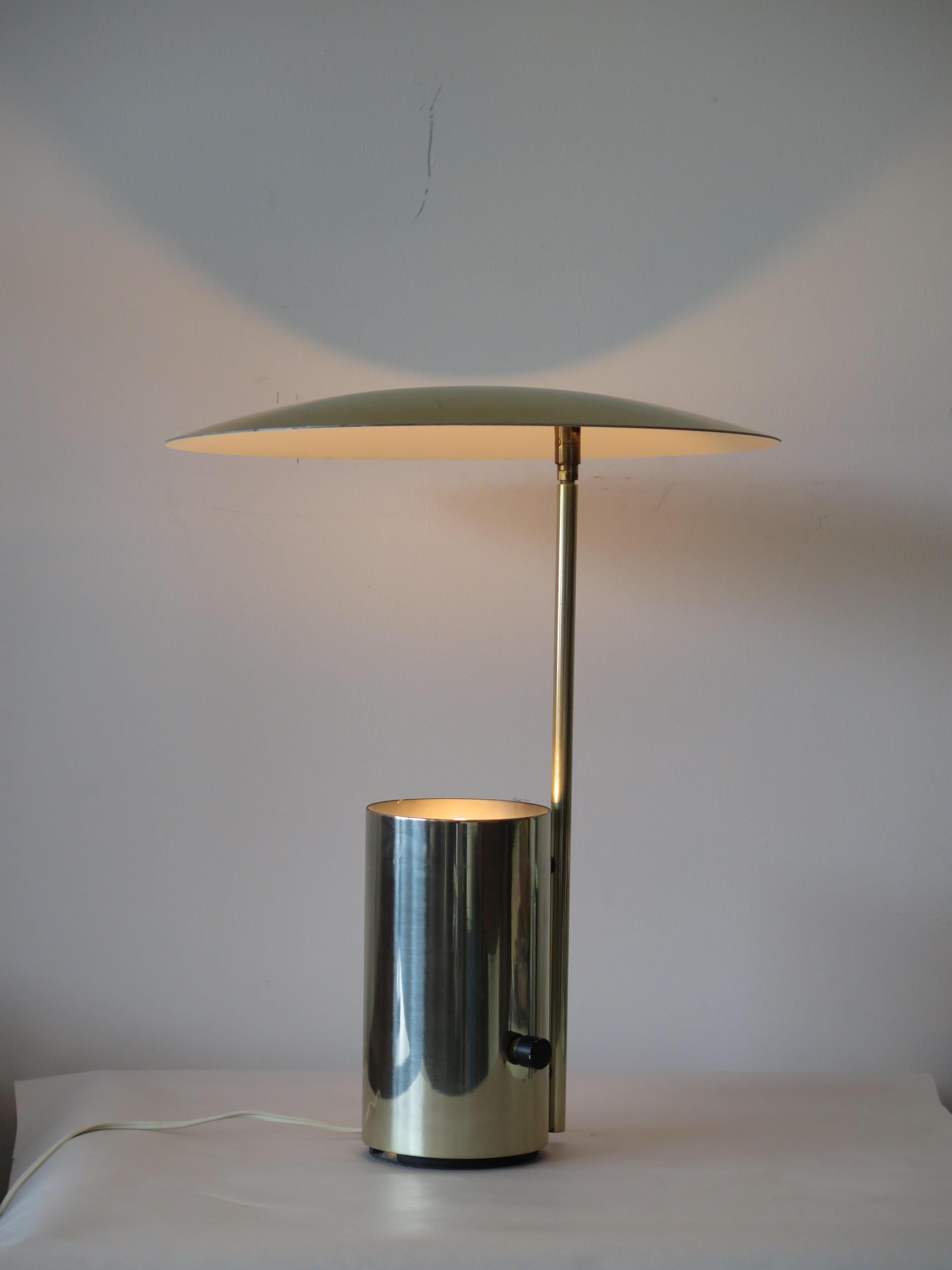 A classic George Nelson Half lamp for Koch Lowy. In brass finish. Very good overall conditon.
