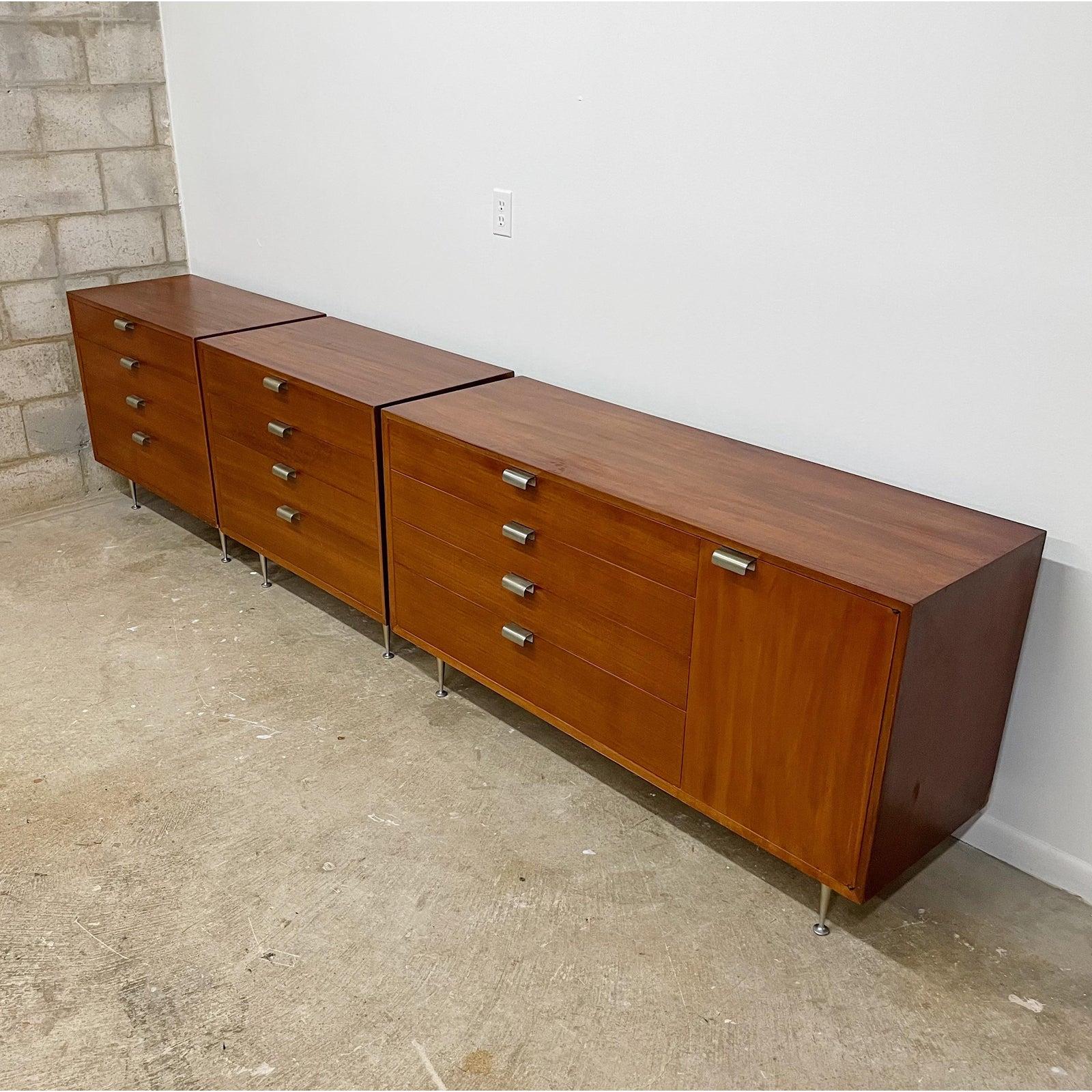 Commode Herman Miller avec pieds à bords fins personnalisés de George Nelson 3