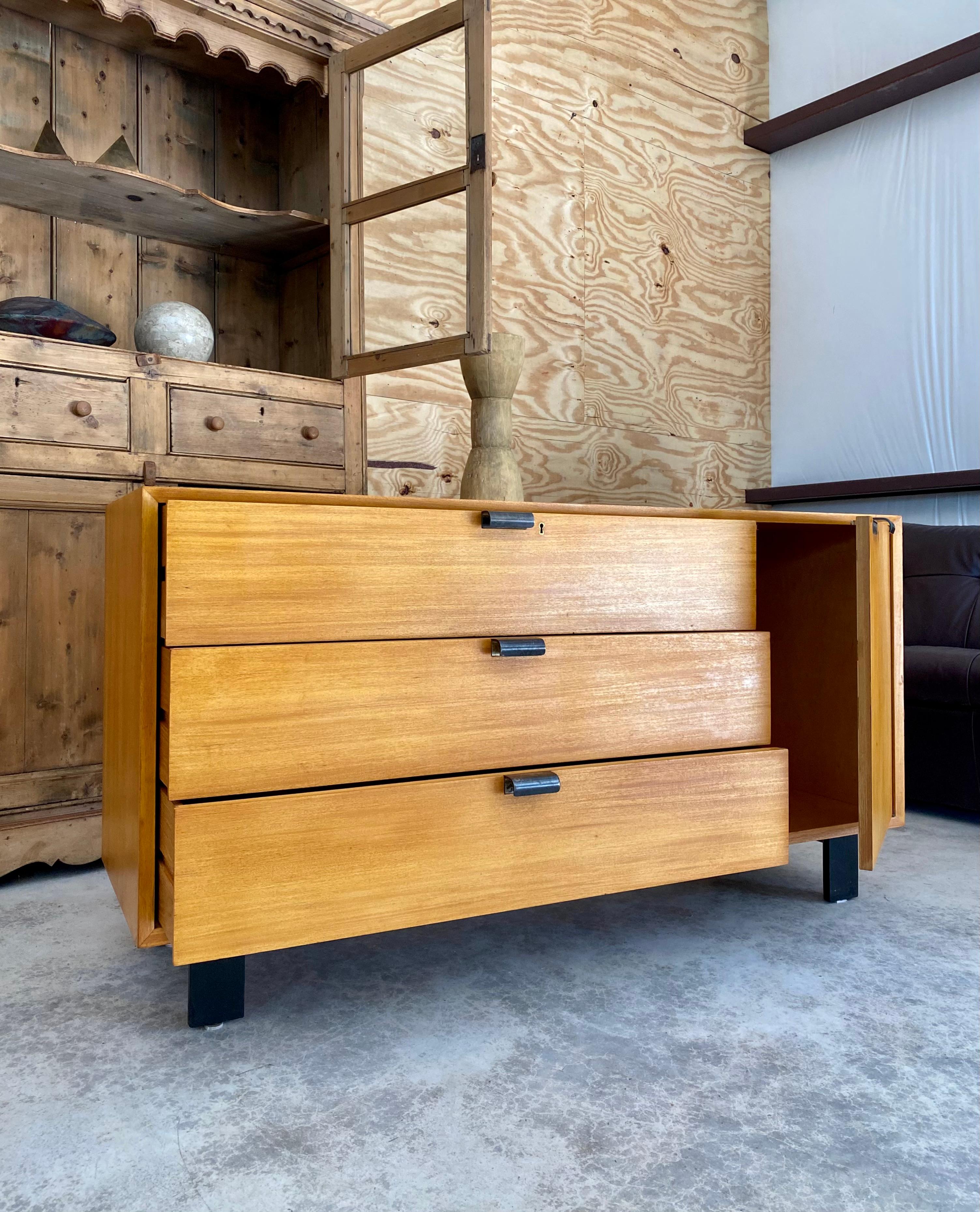 Comò / credenza / armadio a tre cassetti della linea George Nelson for Herman Miller 