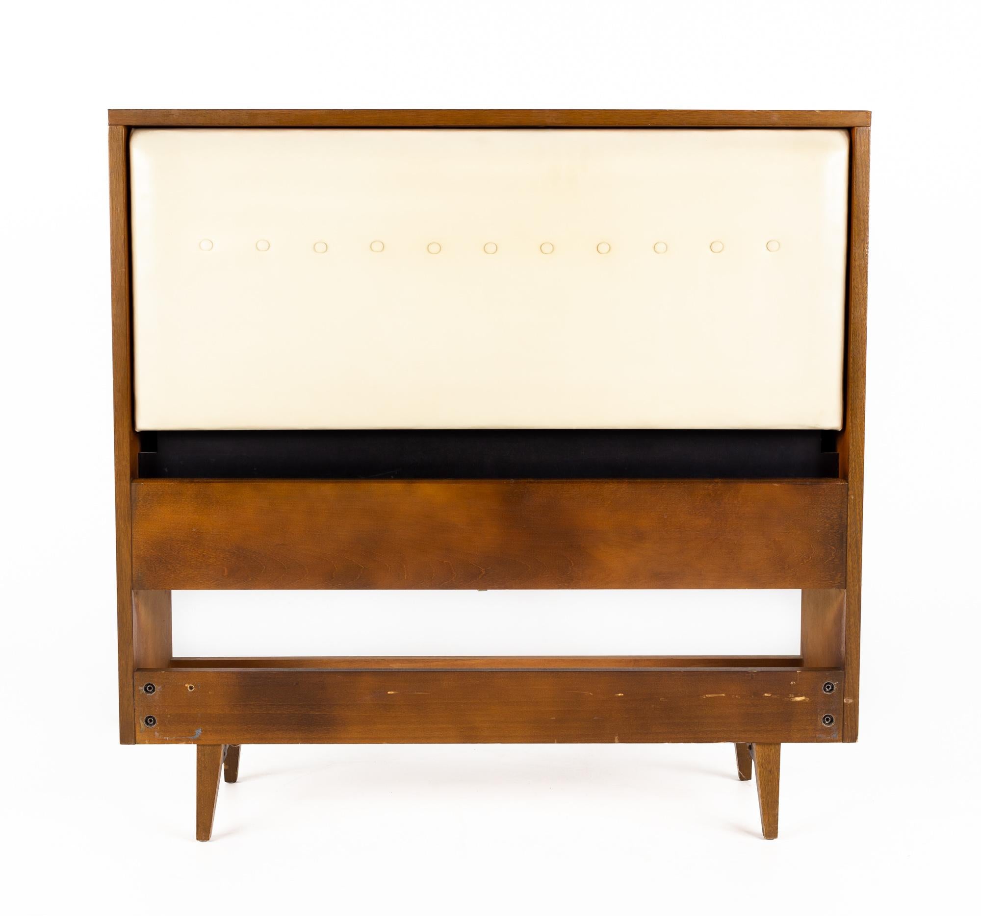 George Nelson Herman Miller Primavera MCM Twin Walnut Storage Headboards, Pair In Good Condition In Countryside, IL