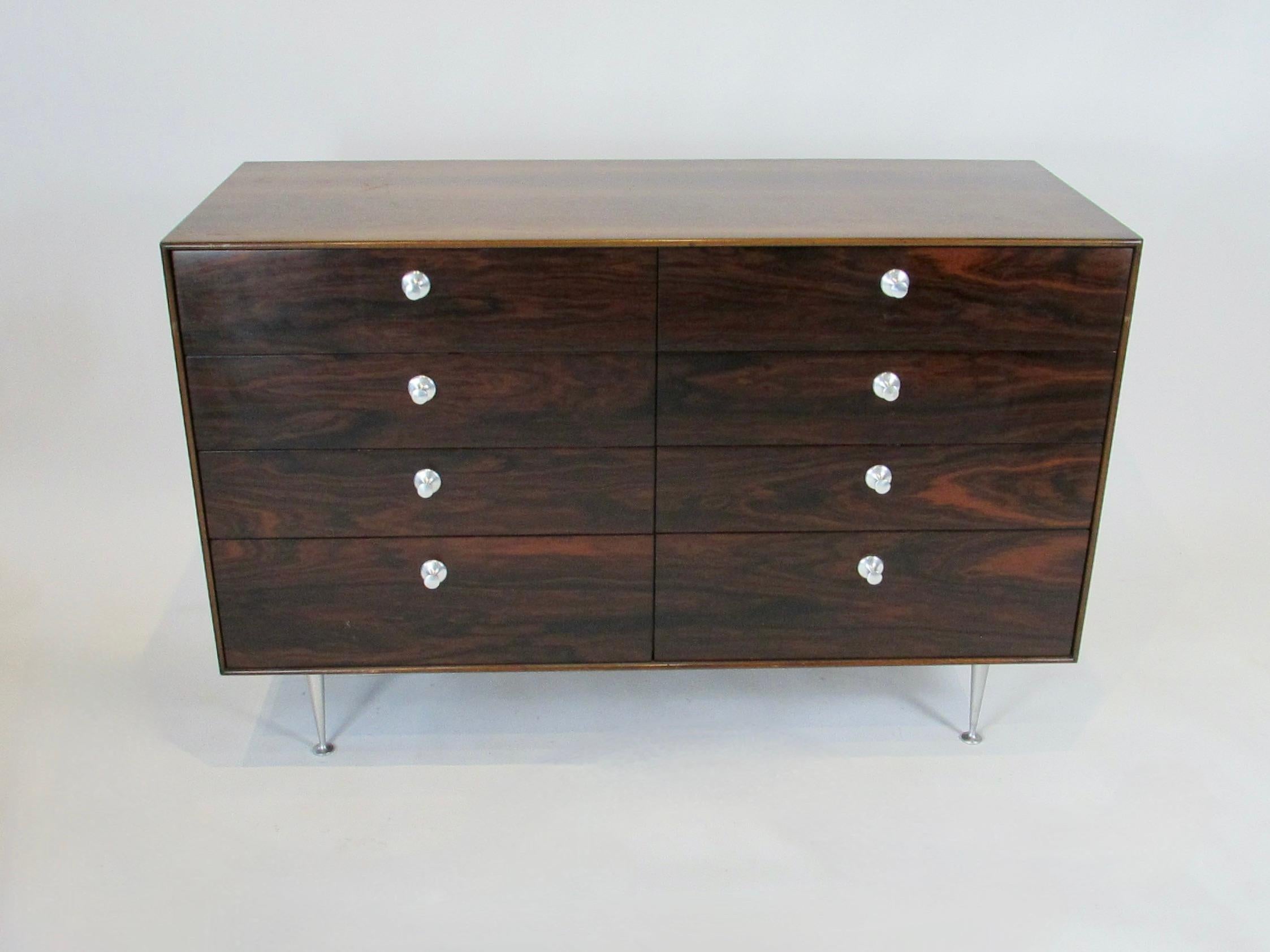 Mid-Century Modern George Nelson Herman Miller Rosewood Thin Edge Eight Drawer Dresser (commode à huit tiroirs) en vente