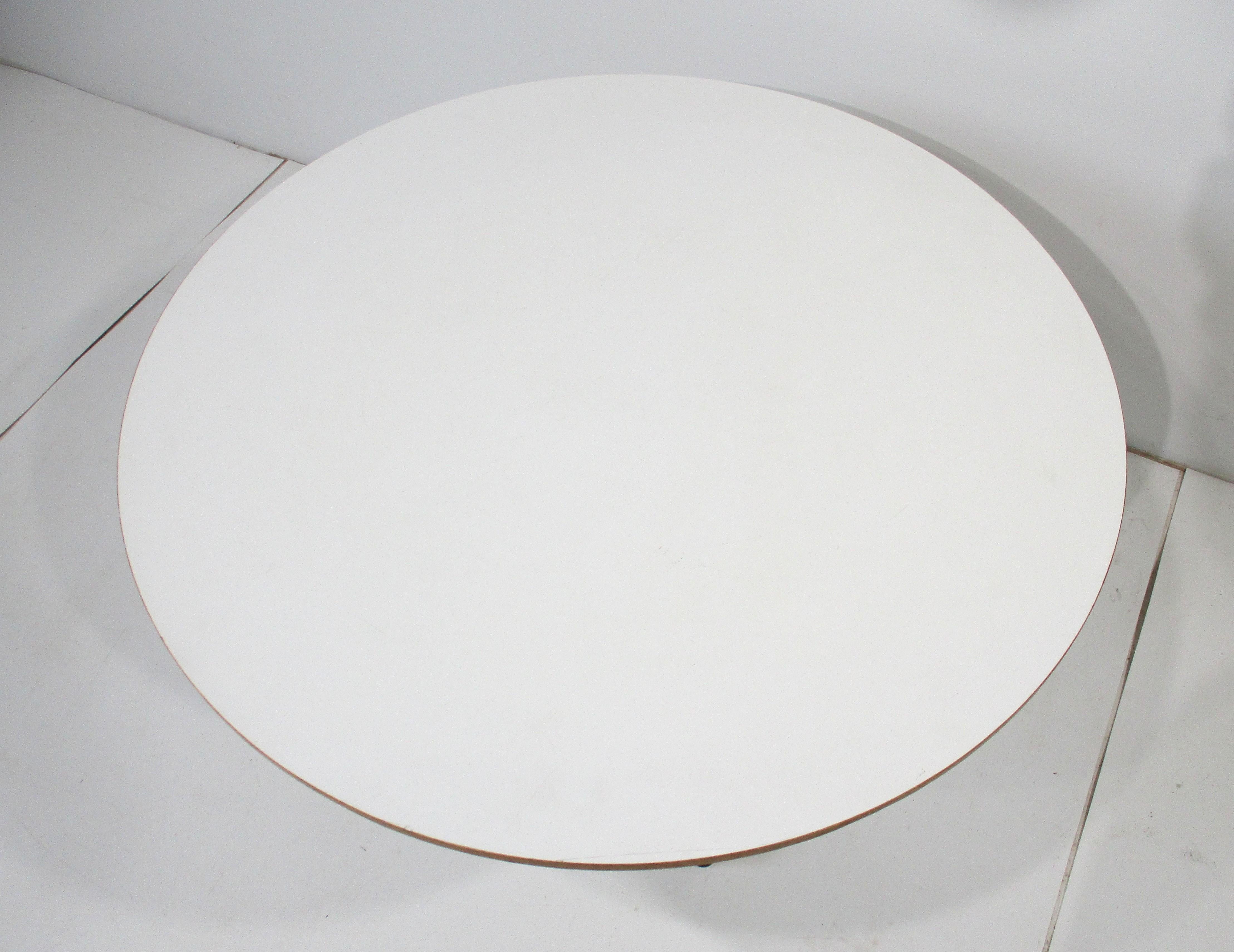Mid-Century Modern George Nelson Herman Miller Swag Leg Coffee Table (table basse) en vente