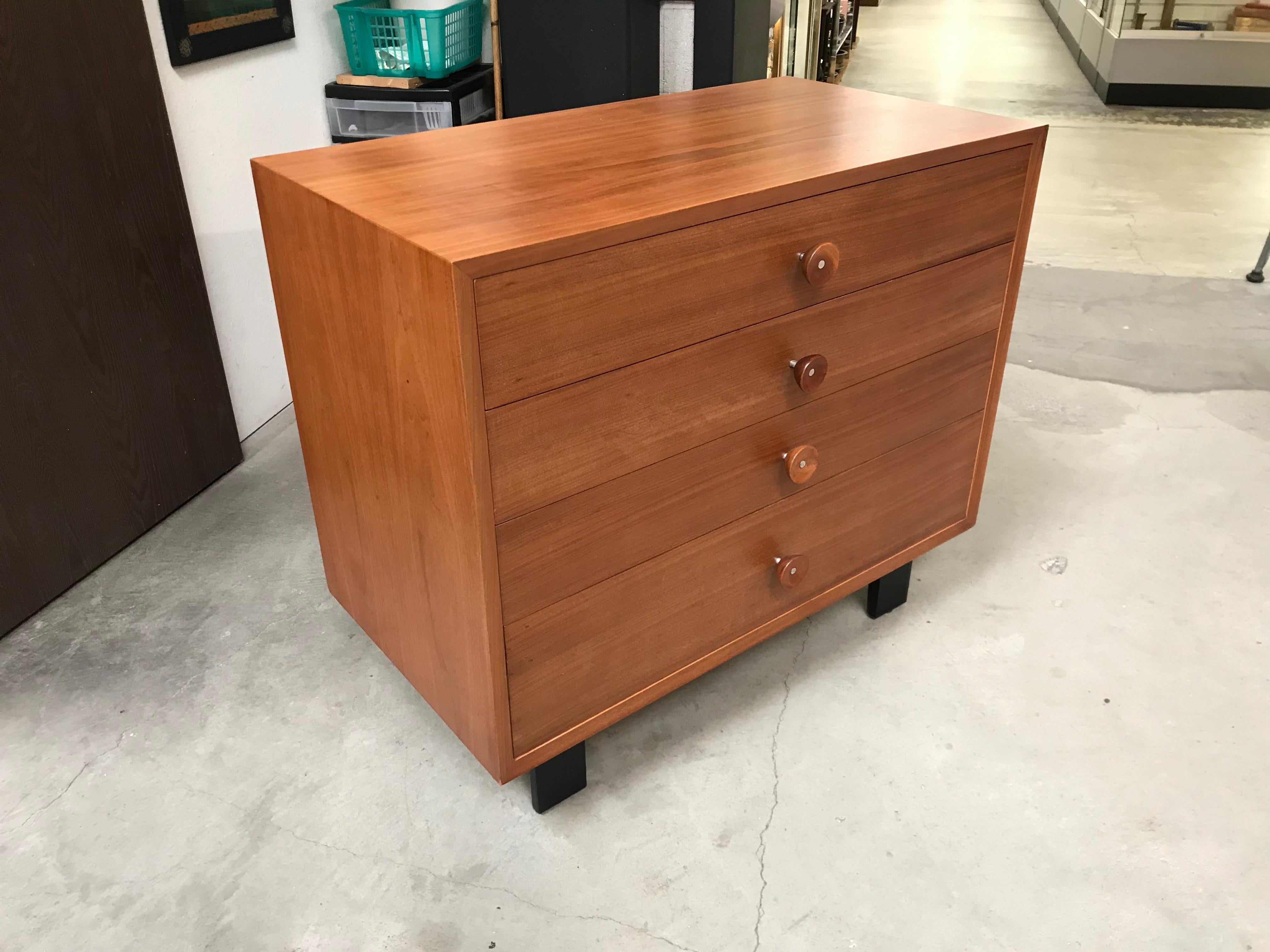 Classic mid century modern design.
Walnut veneer with solid wood legs and great round wood pulls.
Great for any occasion... 
