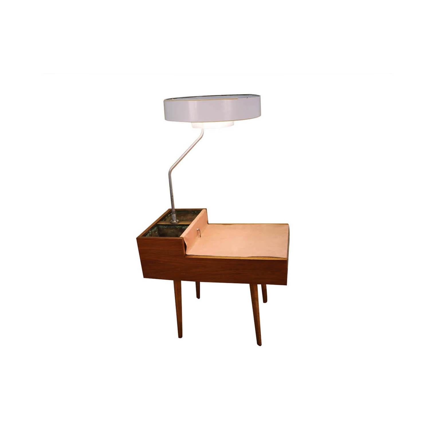 George Nelson Herman Miller Walnut Planter Lamp Table Model 4634-L In Good Condition For Sale In Baltimore, MD
