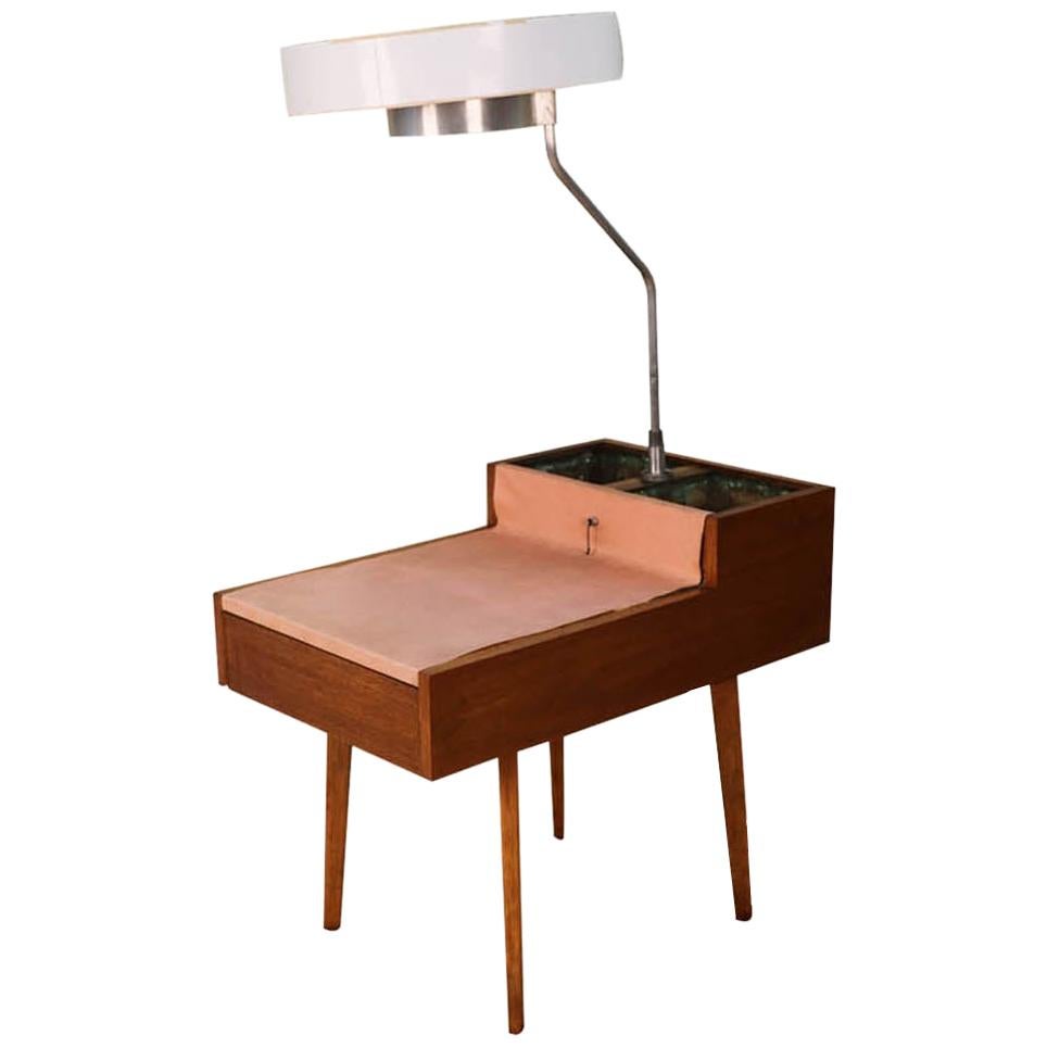 George Nelson Herman Miller Walnut Planter Lamp Table Modèle 4634-L