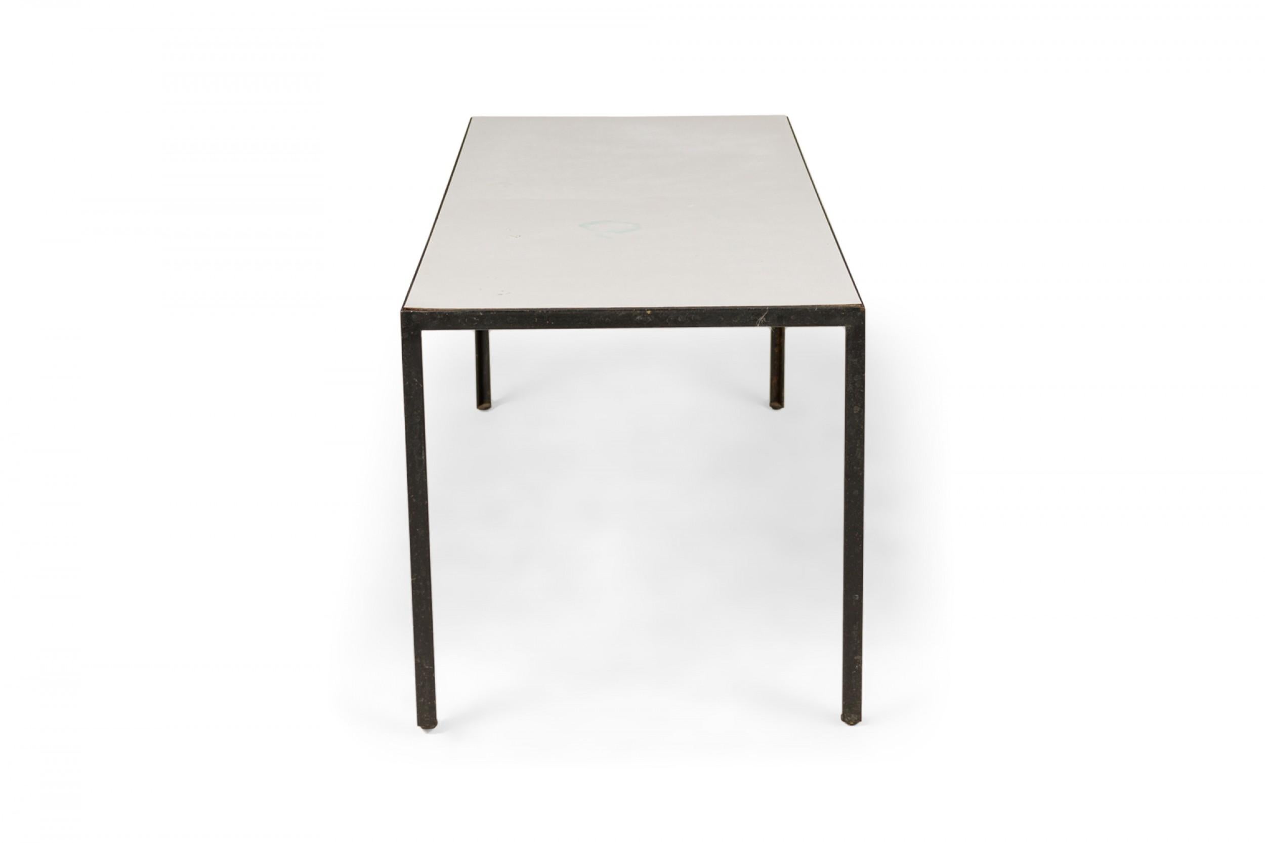 Mid-Century Modern Table basse rectangulaire en acier et stratifié blanc George Nelson / Herman Miller en vente