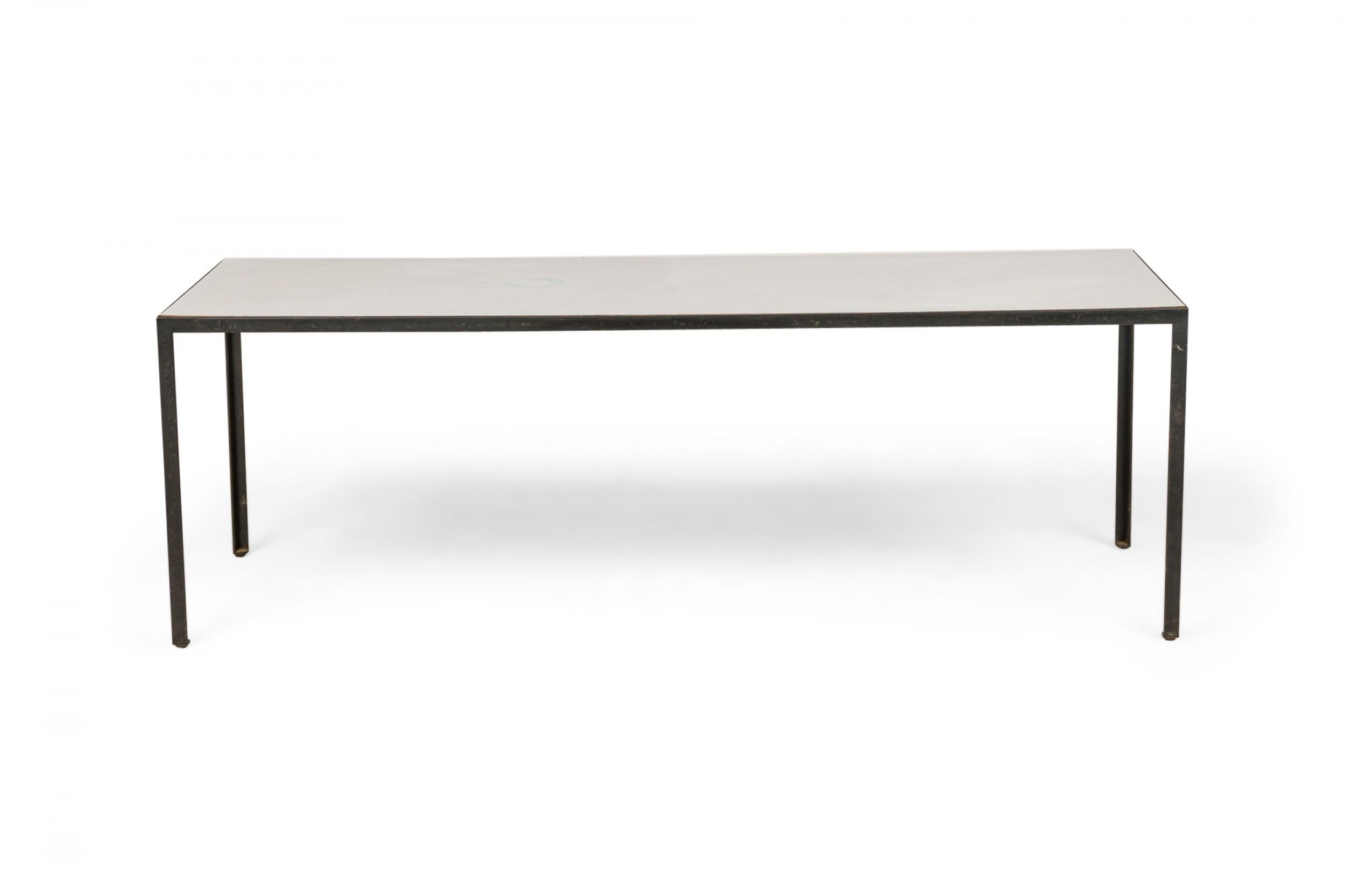 Table basse rectangulaire en acier et stratifié blanc George Nelson / Herman Miller Bon état - En vente à New York, NY
