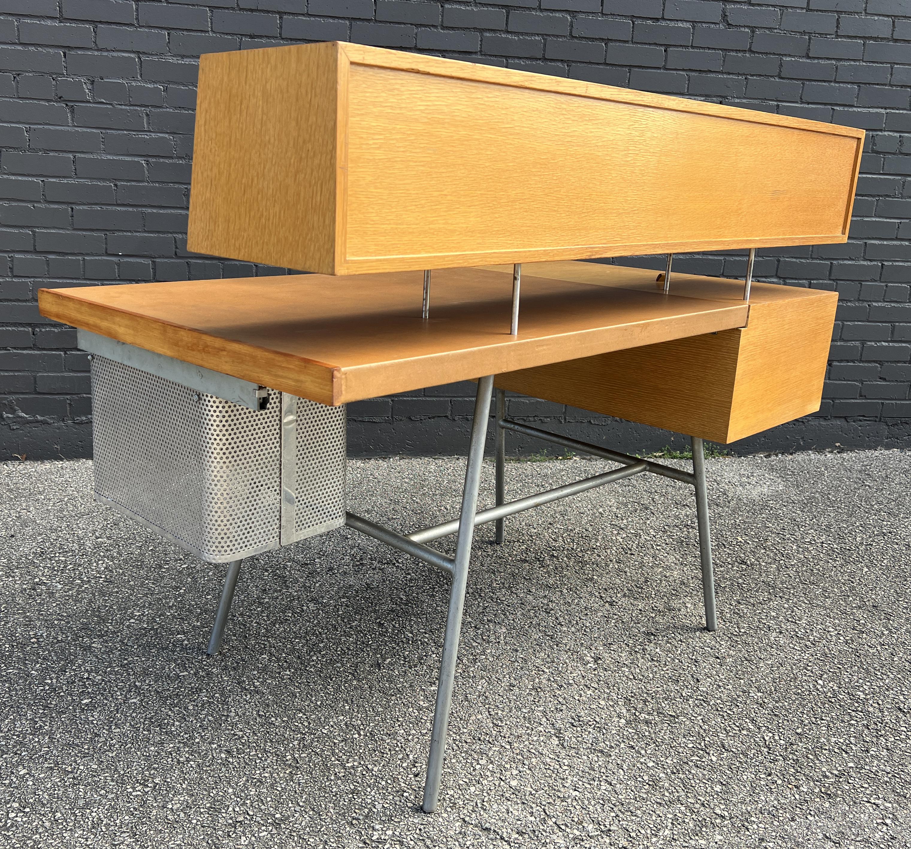 George Nelson Home Office Desk Model 4658 for Herman Miller  In Good Condition For Sale In Dallas, TX