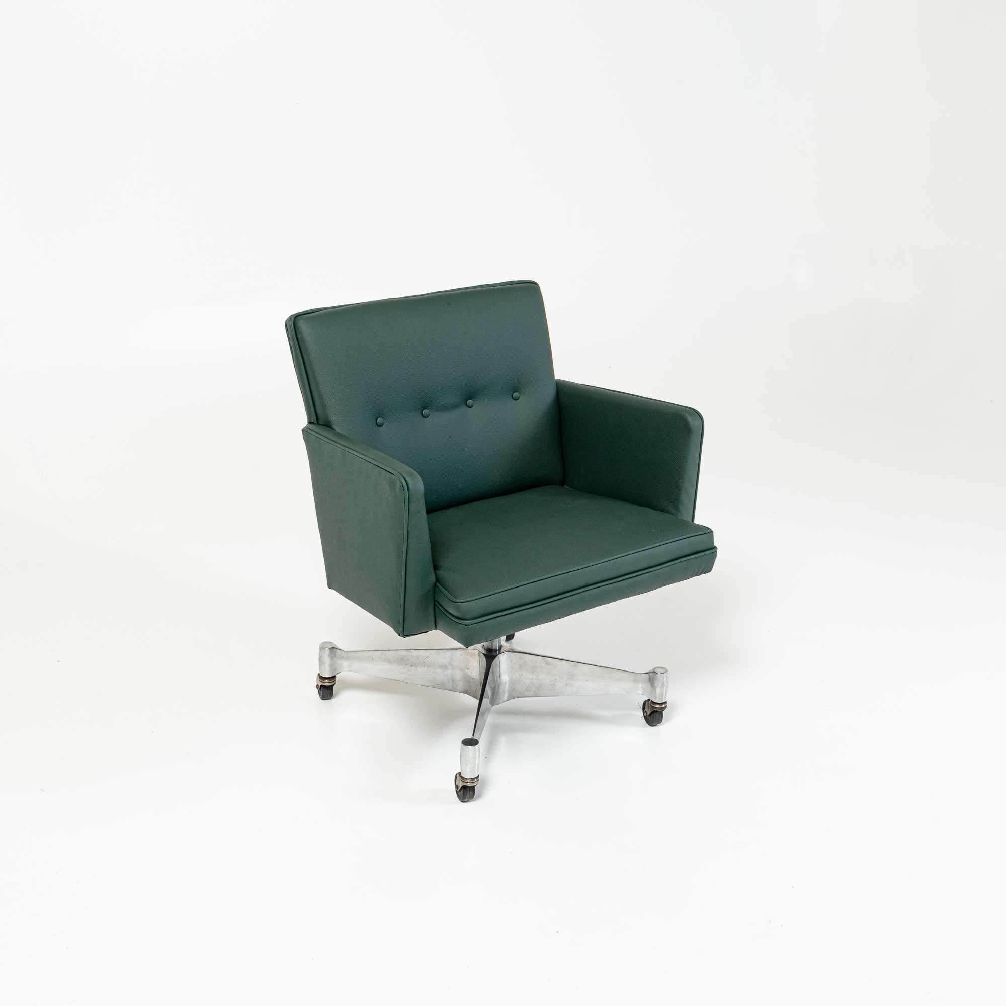 Mid-Century Modern George Nelson Low-Back Executive Tilt-Swivel Chair for Herman Miller For Sale