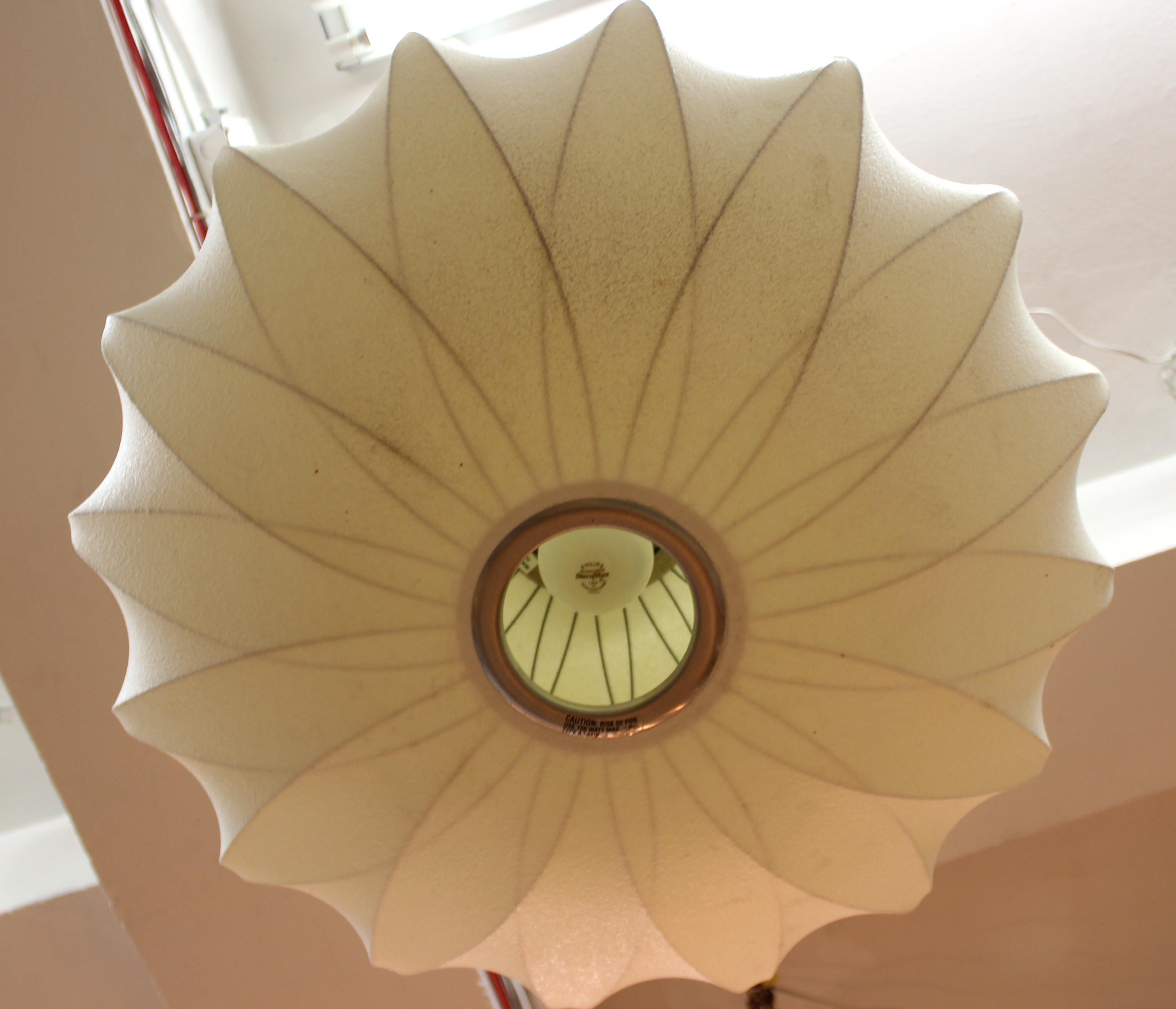 George Nelson Mid-Century Modern Cocoon Pendant Light In Good Condition In Astoria, NY