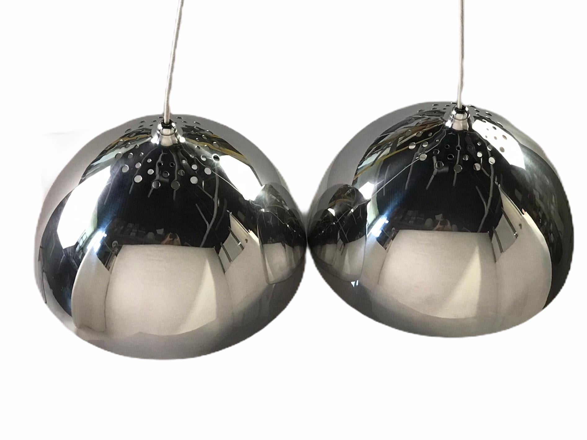 Space Age modern pair of model NS808 nimbus or beehive pendants for Nessen Studio. Designed by Farid Iskander for George Nelson and Associates in 1969 and looking more like UFOs, these pendants are not easily found and less as a pair. The Nimbus