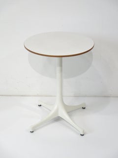 Tavolino con piedistallo di George Nelson per Herman Miller