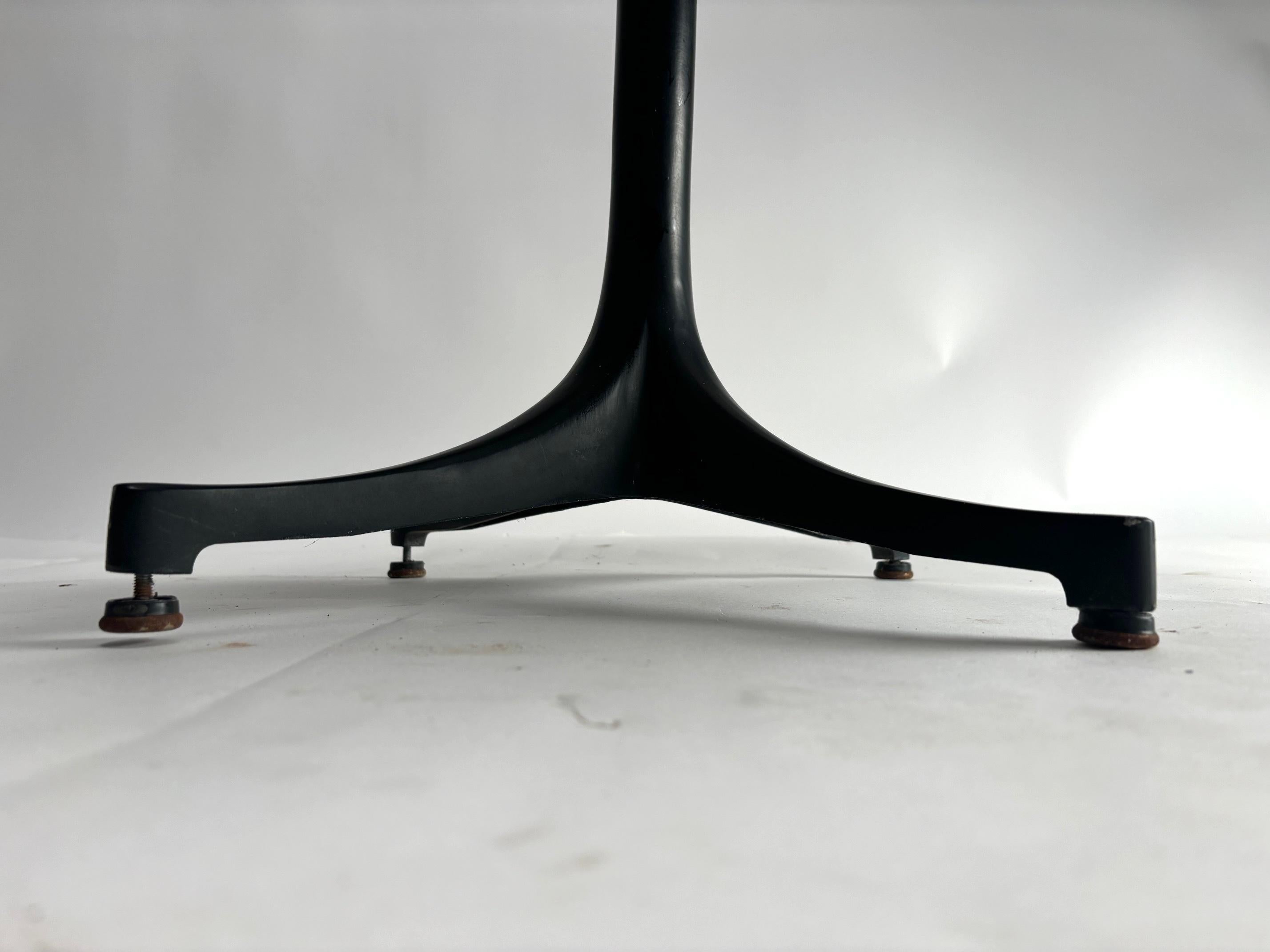 George Nelson Pedestal Side Table for Herman Miller Bon état - En vente à Argelato, BO