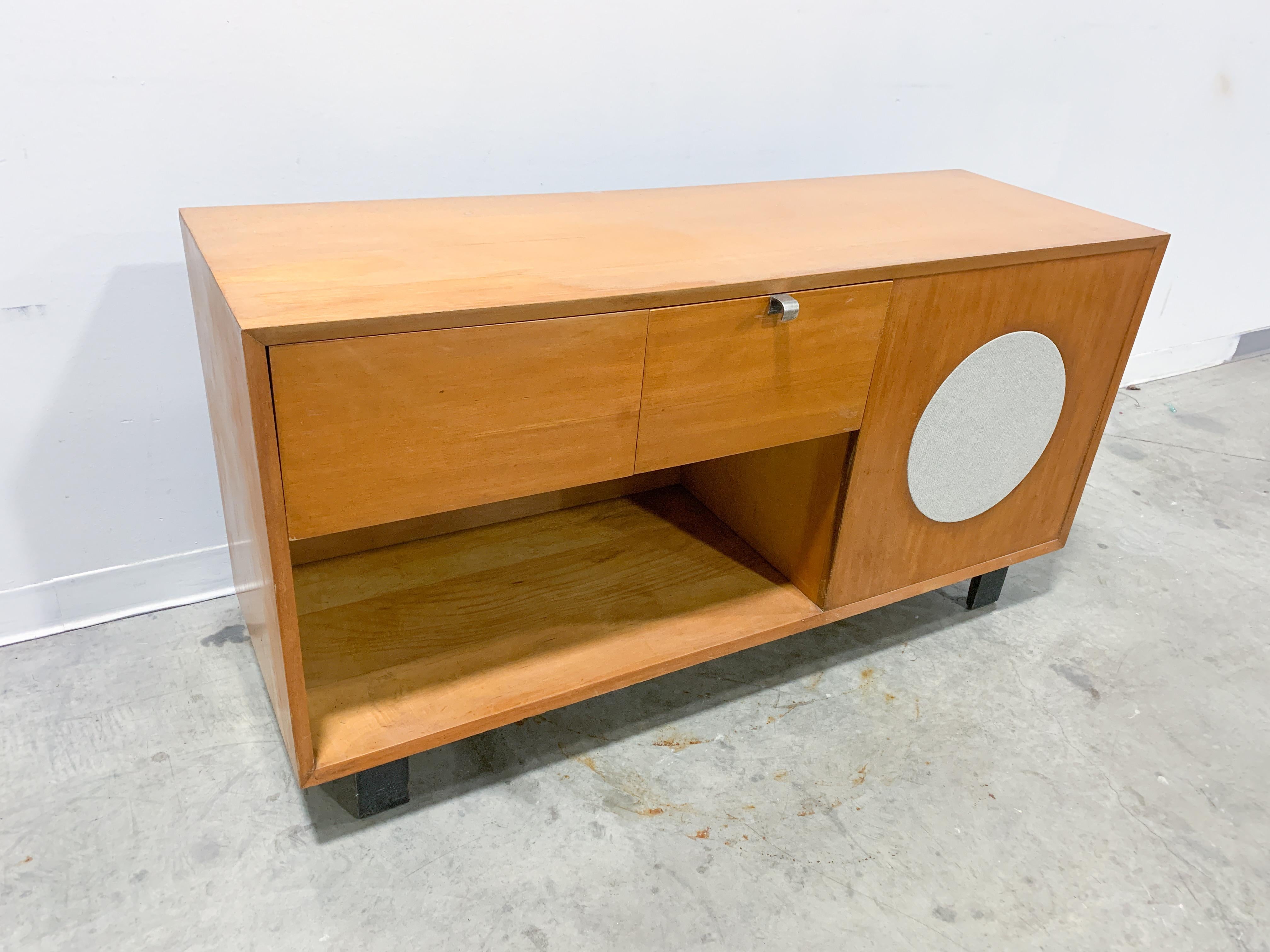 All original internals on this iconic music cabinet with speaker designed by George Nelson for Herman Miller’s BCS series. Early 1950s primavera veneered case in good vintage condition with new speaker grill fabric and original high contrast black