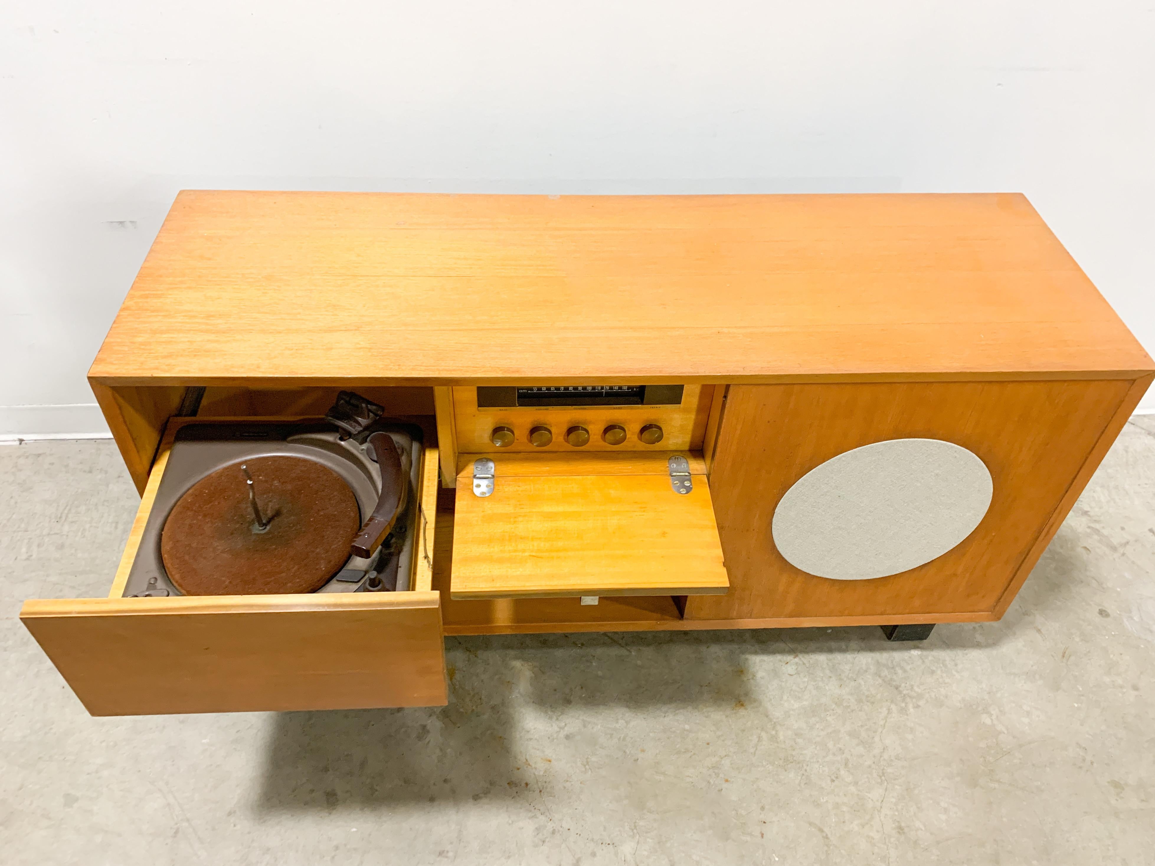 American George Nelson Record Player & Radio cabinet