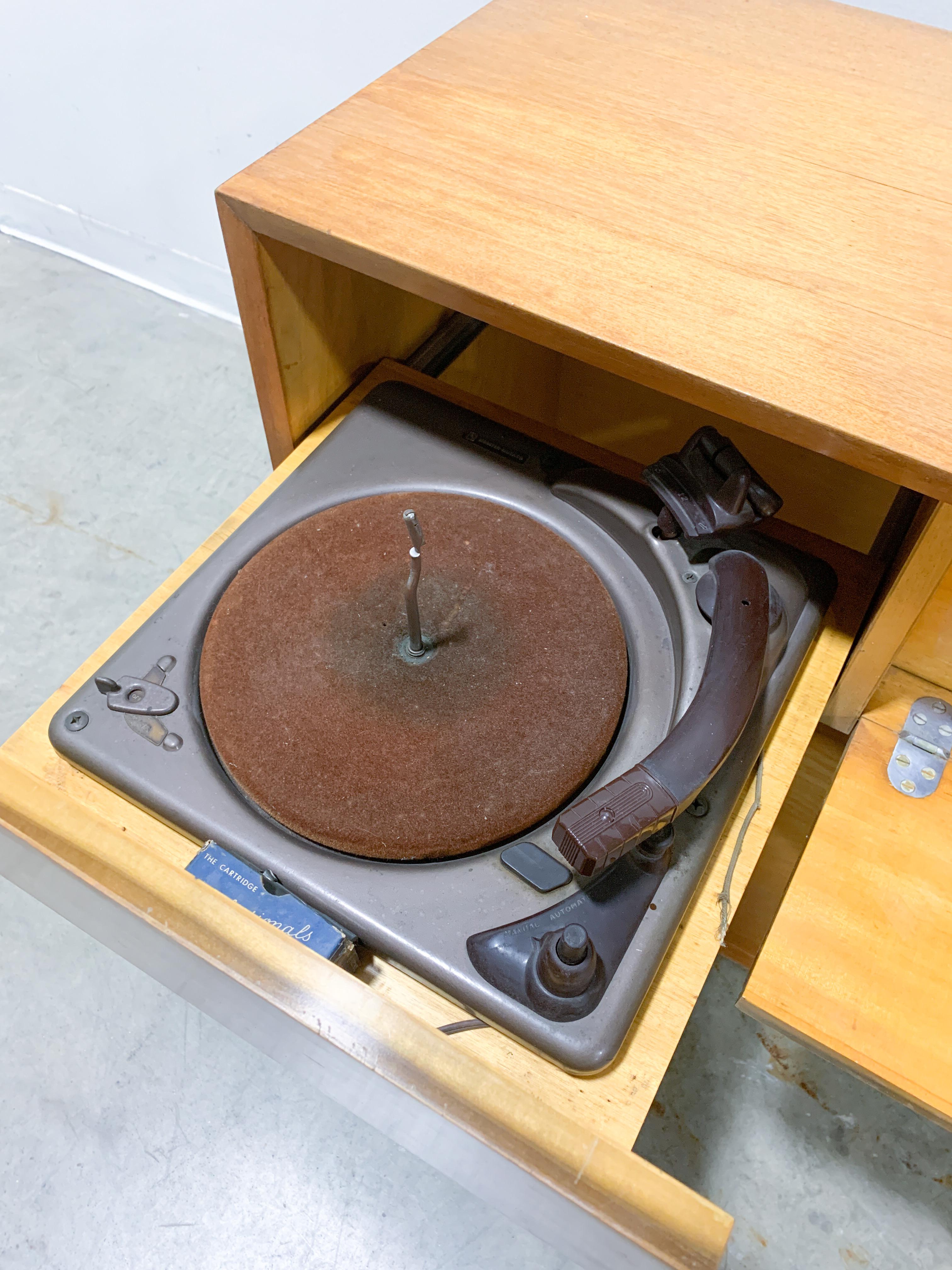 Fabric George Nelson Record Player & Radio cabinet