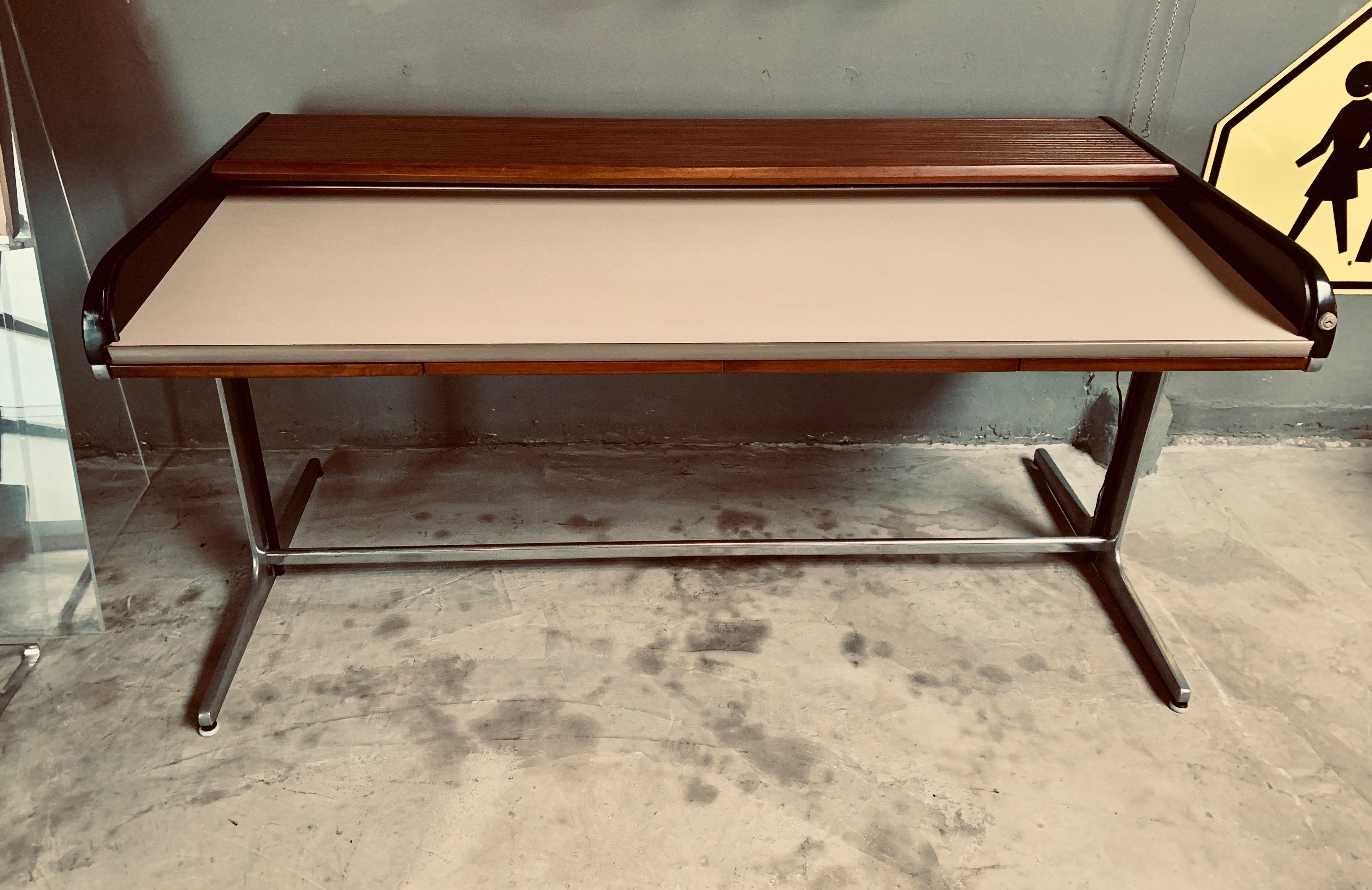Fantastic desk by George Nelson for Herman Miller. Lockable roll top desk with 4 pullout / pull-out drawers super functional and looks great closed, sitting in the room. Tons of file space hidden in the back compartment. Internal power source can be