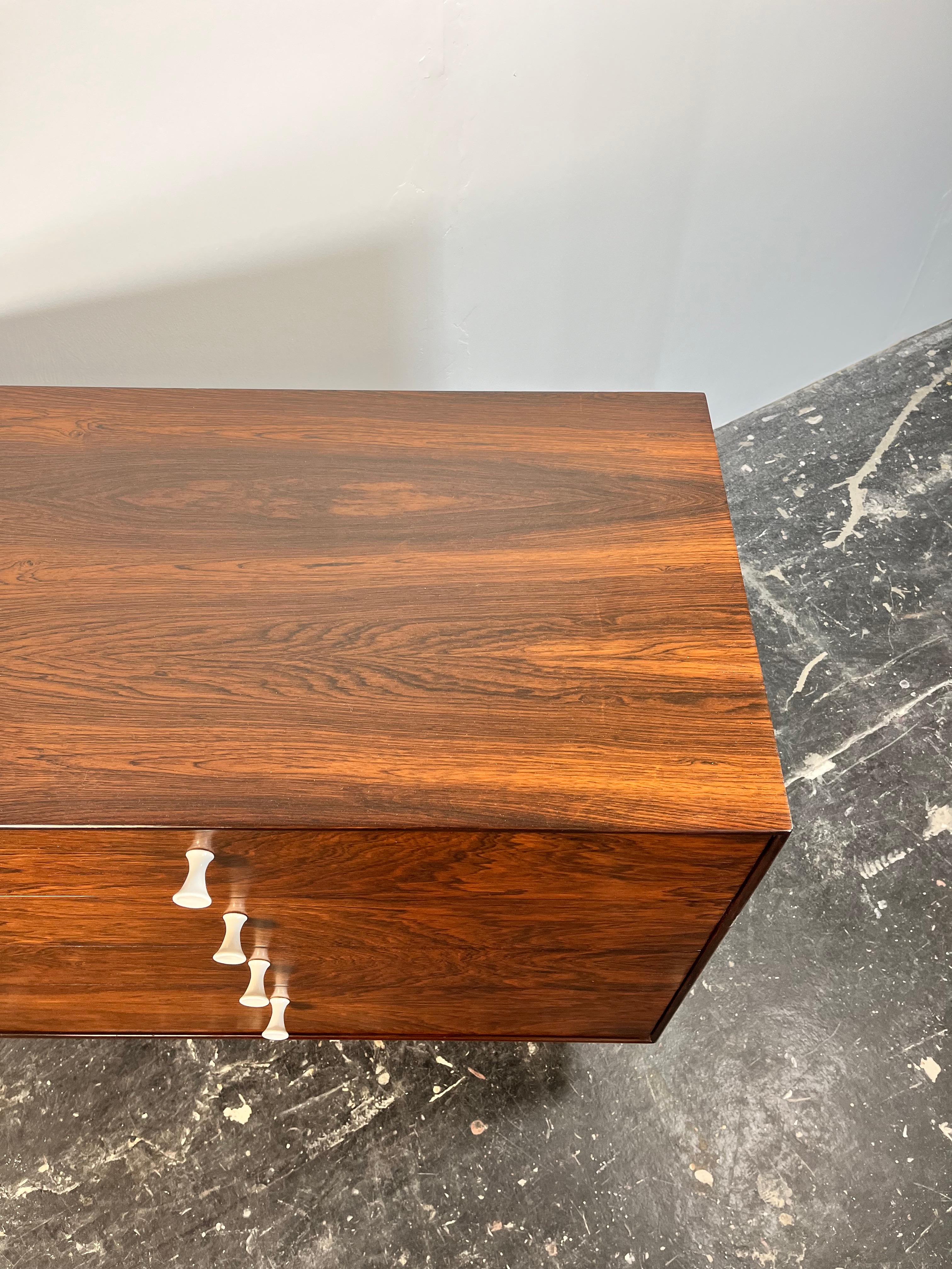 Comò a 4 cassetti George Nelson Rosewood Thin Edge di Herman Miller #1 in vendita 1