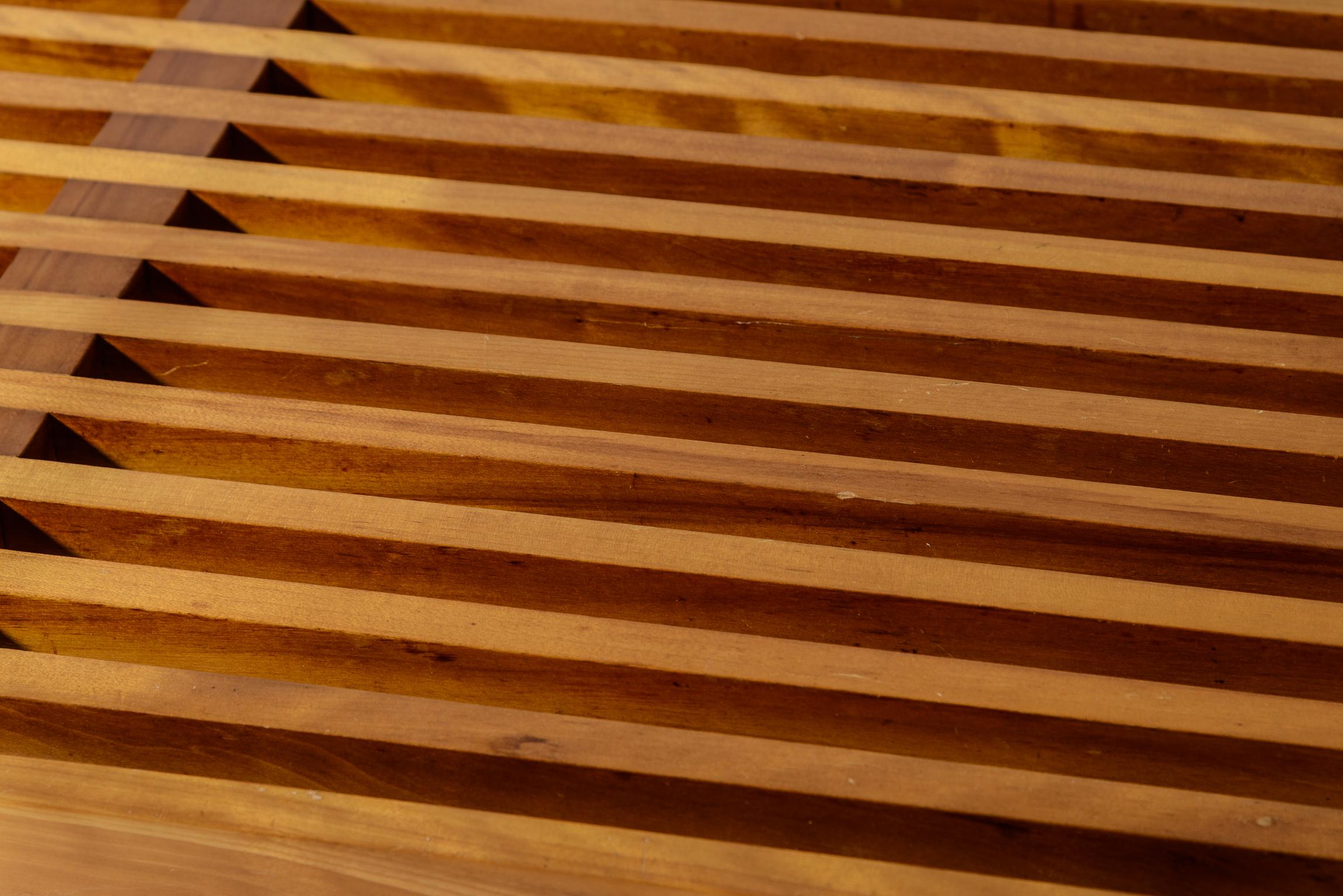 George Nelson Slatted Bench Model #4690 In Good Condition For Sale In West Palm Beach, FL