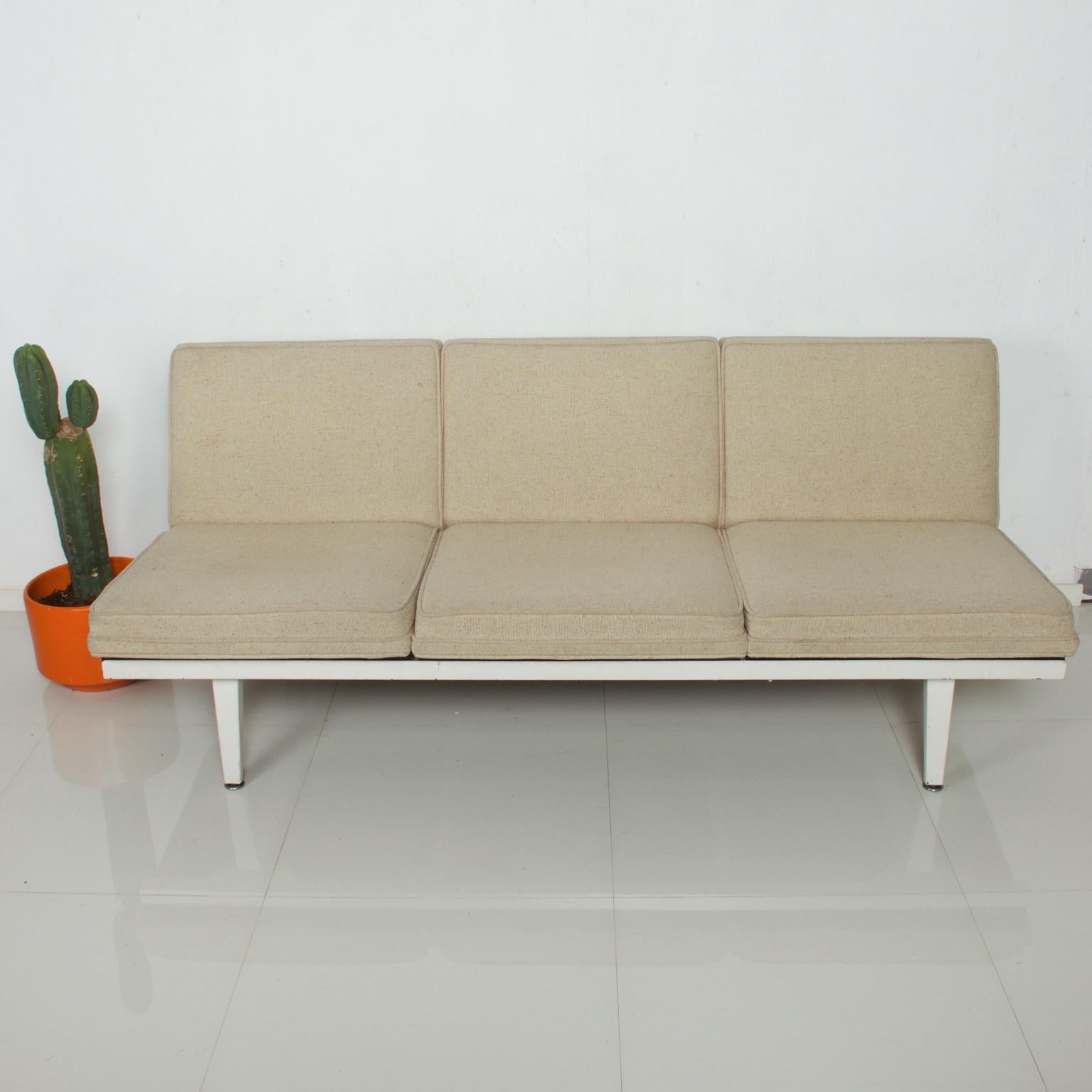 We are pleased to offer for your consideration a vintage George Nelson Sofa for Herman Miller. 

Made in the USA circa 1950s. White upholstery in good condition. 

Dimensions: 72