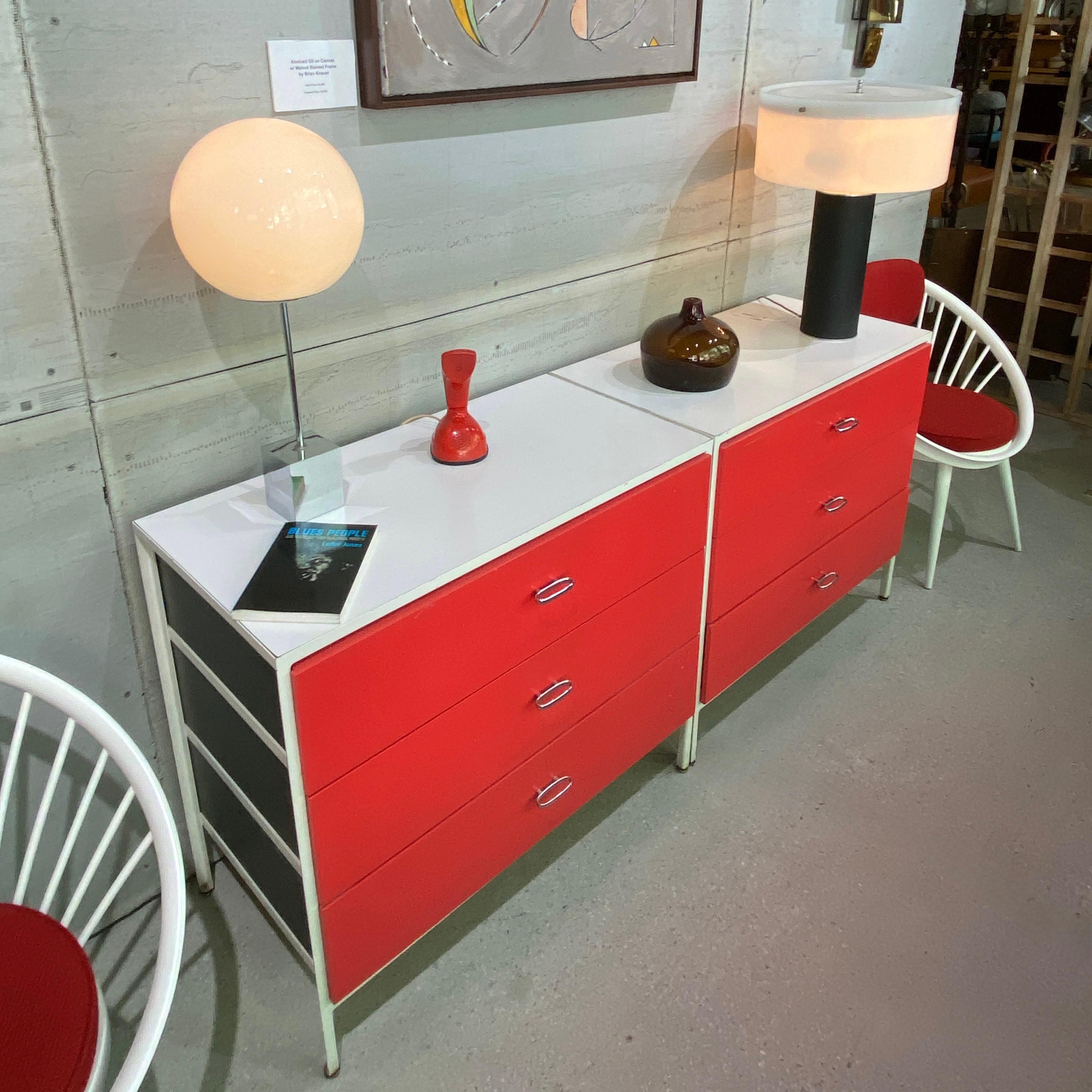 Armario con estructura de acero George Nelson Modelo 4036 Para Herman Miller en venta 6
