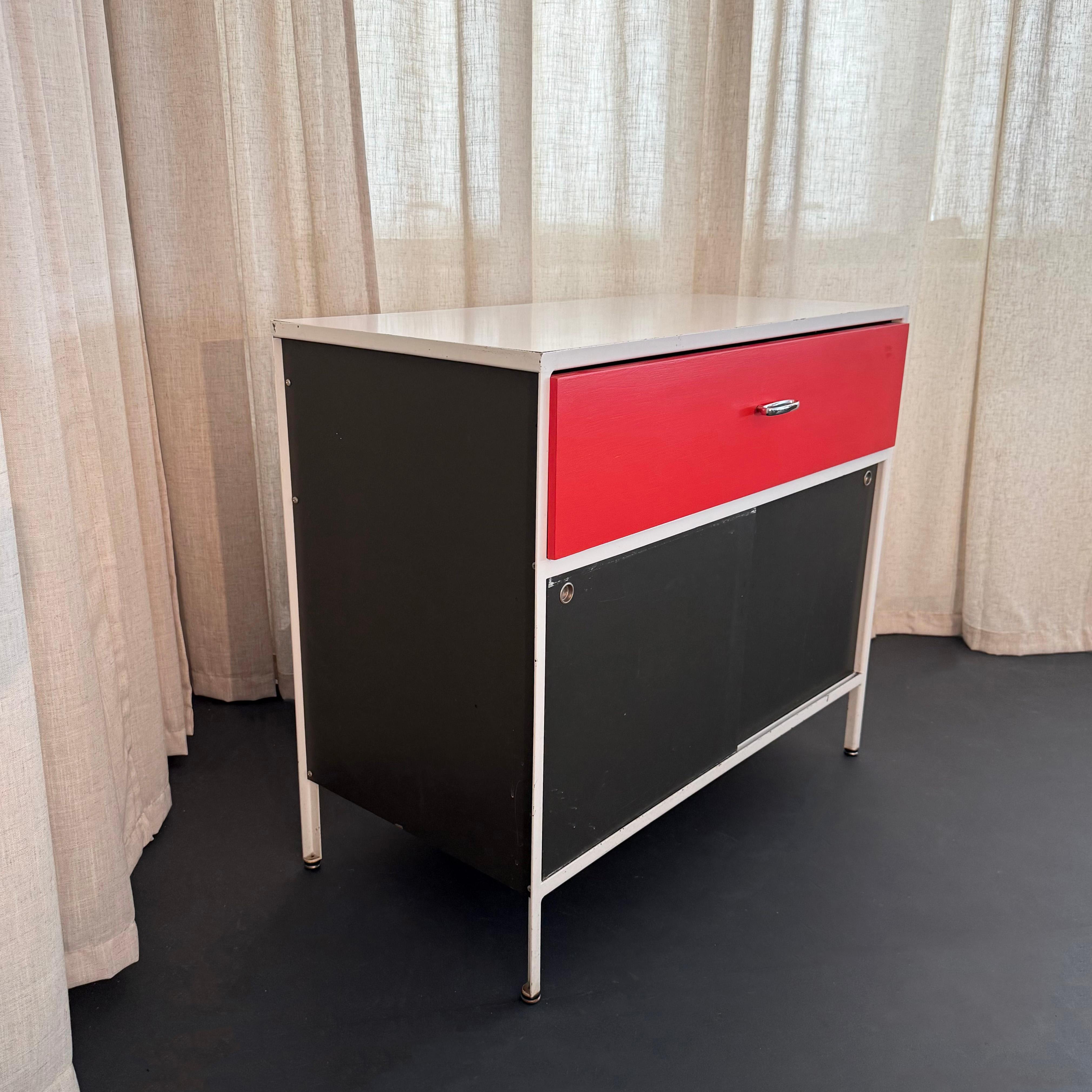 Americano George Nelson Armadio con struttura in acciaio Modello 4036 Per Herman Miller in vendita