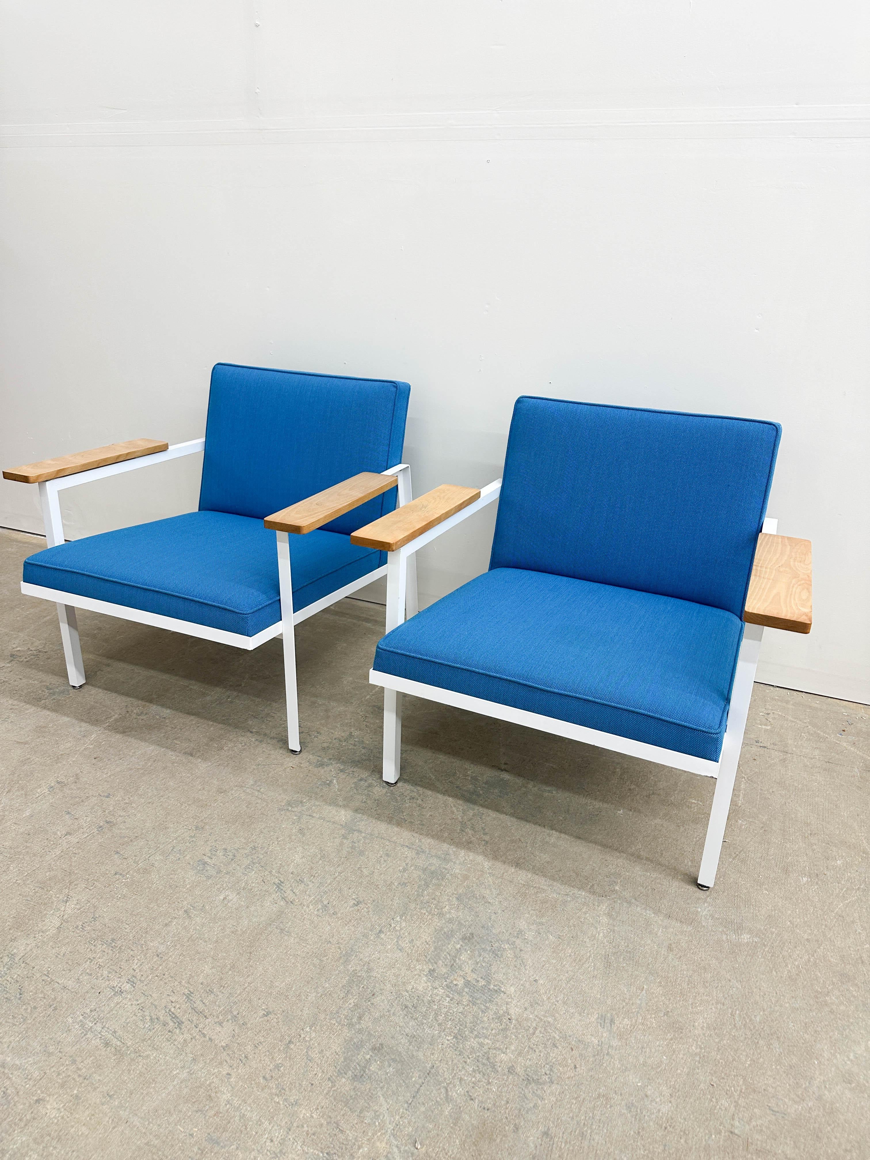 George Nelson Steelframe Lounge Chairs for Herman Miller In Good Condition For Sale In Kalamazoo, MI