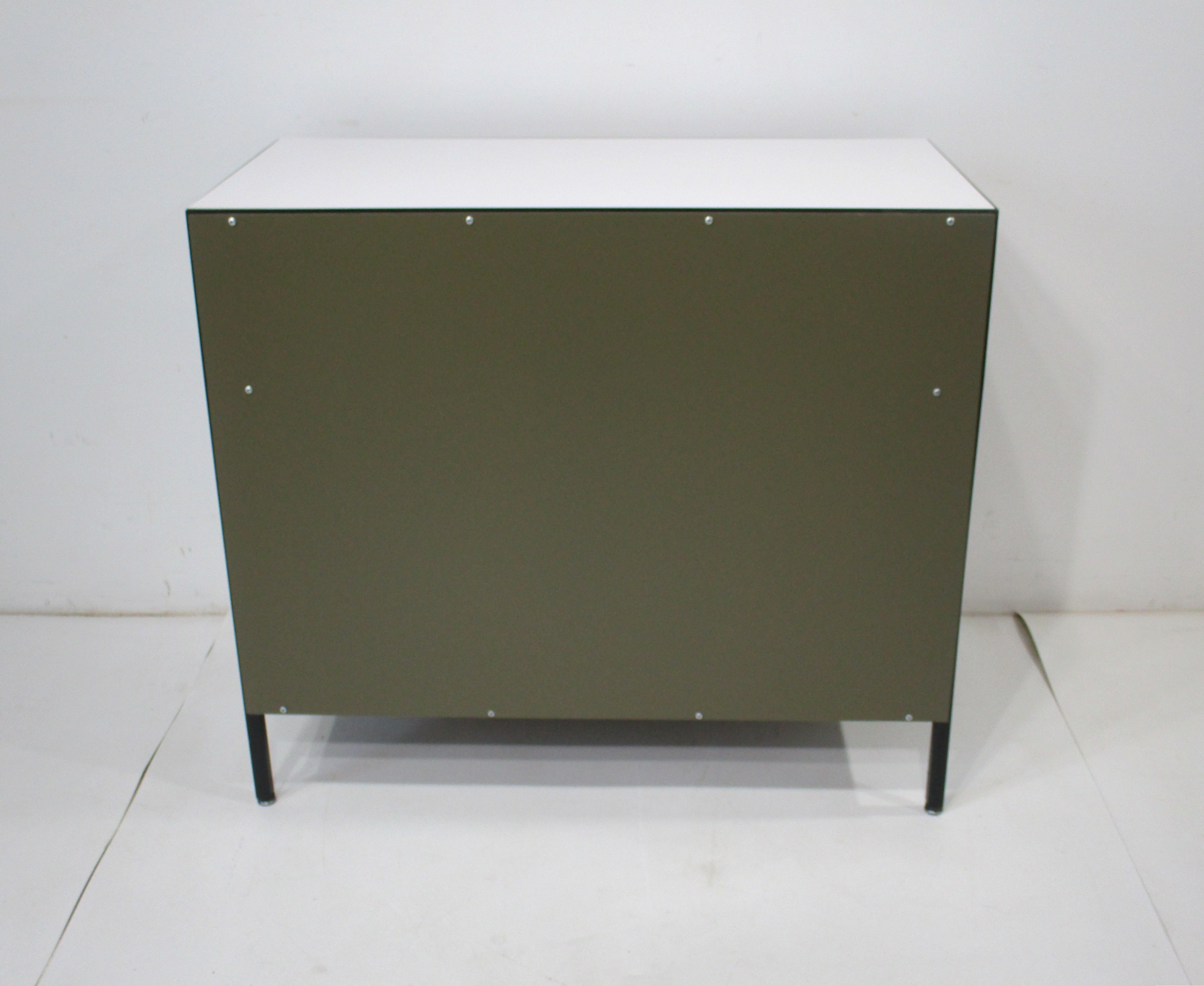 George Nelson, cassapanca in noce con struttura in acciaio per Herman Miller in vendita 4