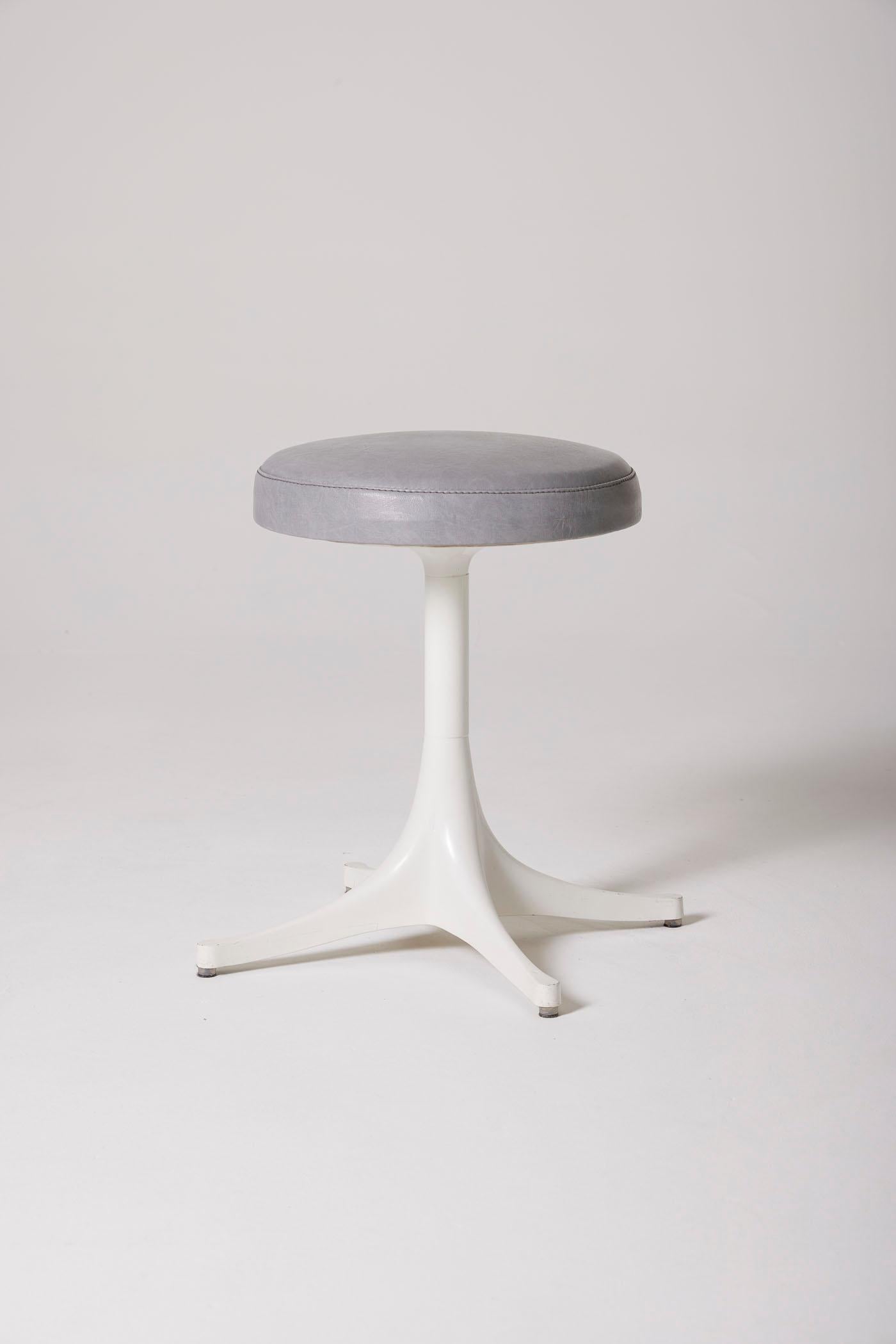 A stool by designer George Nelson for Herman Miller, 1960s. White lacquered metal base and gray leather seat. In perfect condition.
DV503